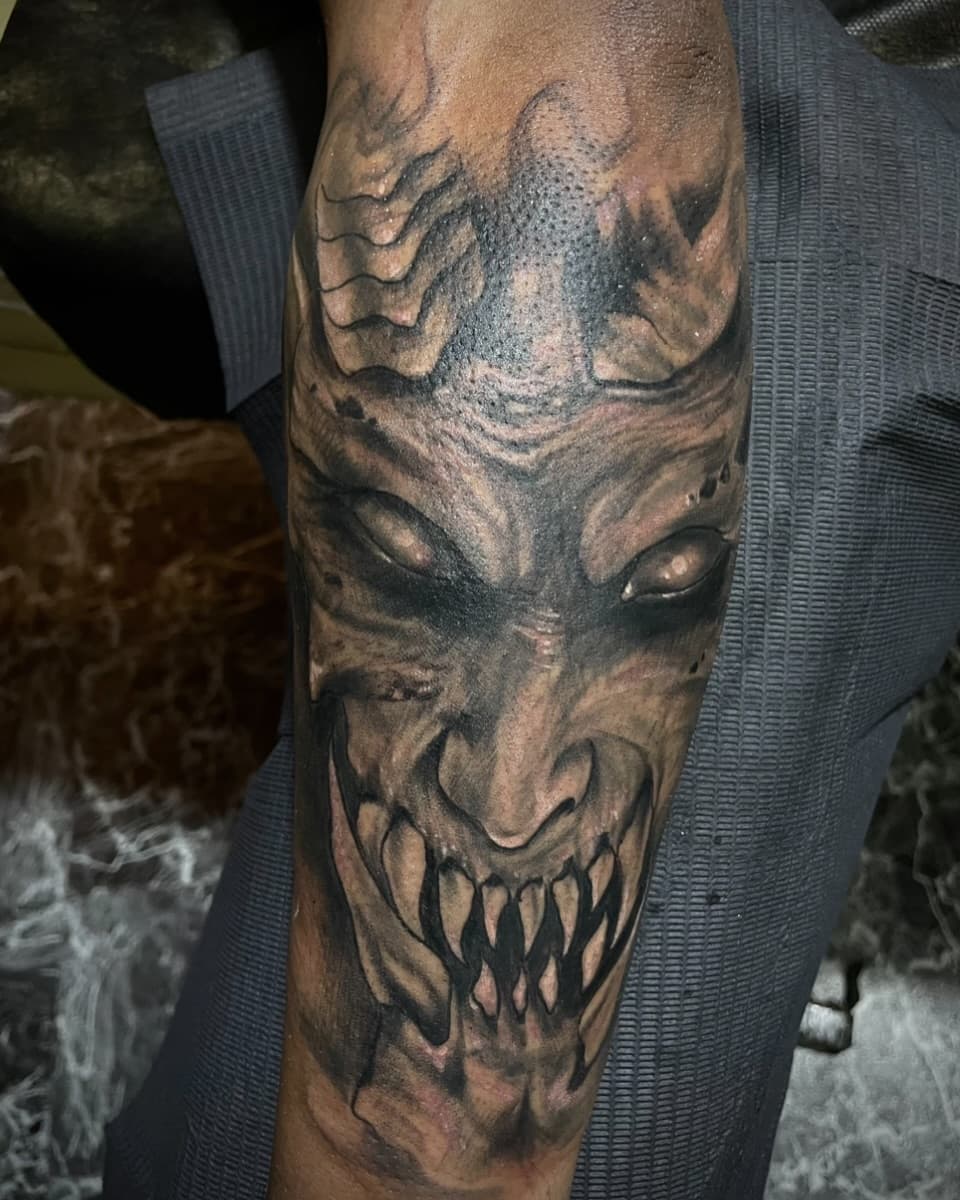 Pieza hecha en su totalidad a mano alzada. 
.
.
I made this everything by freehand. 
.
.
.
#bio #biotattoo #biotattoos #biorganic #biorganictattoo #biorganicotattoos #darkart #darkartist #darkartists #darkartwork #horror #horrortattoo #horrortattoos #bngtattoo #blackandgreytattoo #mexico #mexicocity #cdmx #cdmxtattoo #mexicantattooartist #satanic #satanictattoos #tatuadoresmexicanos #ferneyvoltaire #geneve #geneva #genevatattoo #france #krakowtattoo @necro_tatt @tatuartemagazine @radiantcolorsink @radiantcolorscrew @radiantcolorseurope @radiantcolorsink_italy @radiantcolorskorea @dynamiccolor @starbritecolors @cheyenne_tattooequipment @sullenclothing @zitacartuchos @tarmex_oficial @biomech_collective @dark_ornaments @darkartists @darkfuneralofficial @cannibalcorpseofficial @boycottproducts