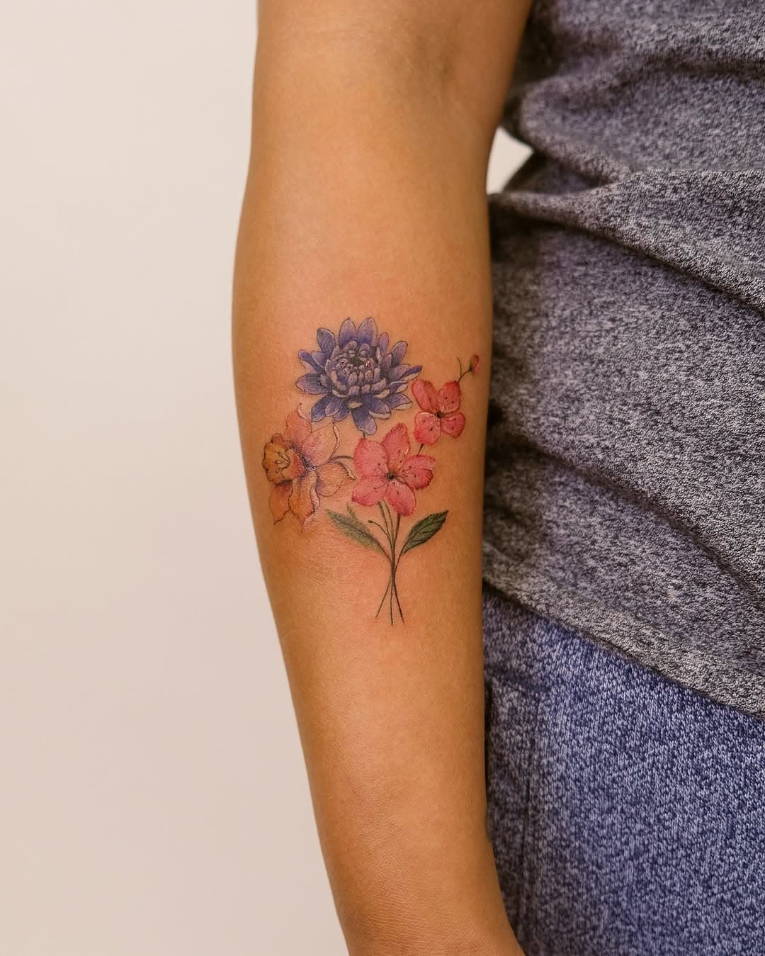 color tattoo on medium skin tone 🧡💐
.
.
.
#colorflowertattoo #boquettattoo #botanicaltattoo #botanicaltattoos #botanicaltattooartist #tattoobotanica #torontotattoo #torontotattooartist ##torontoontario #torontocanada