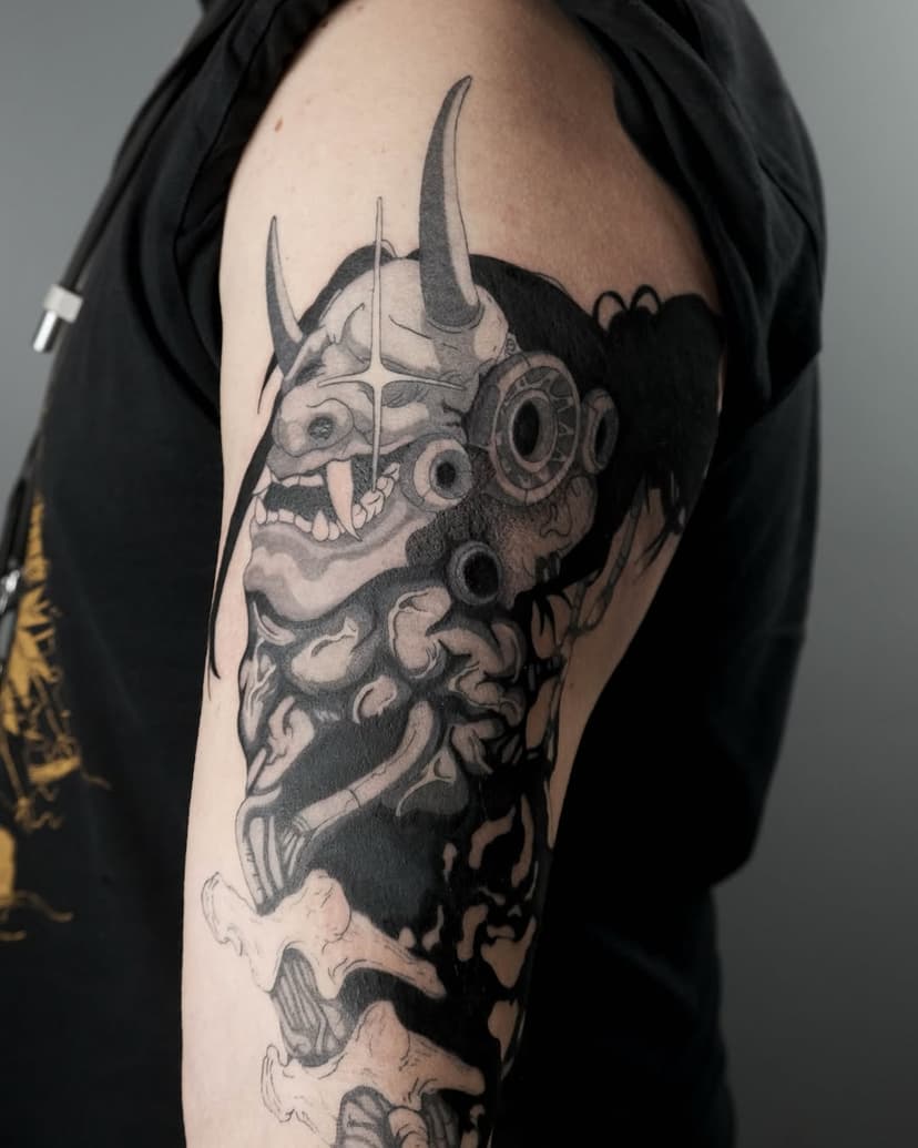 CYBER ONI 

tatouage réalisé par notre artiste @cybercerbere