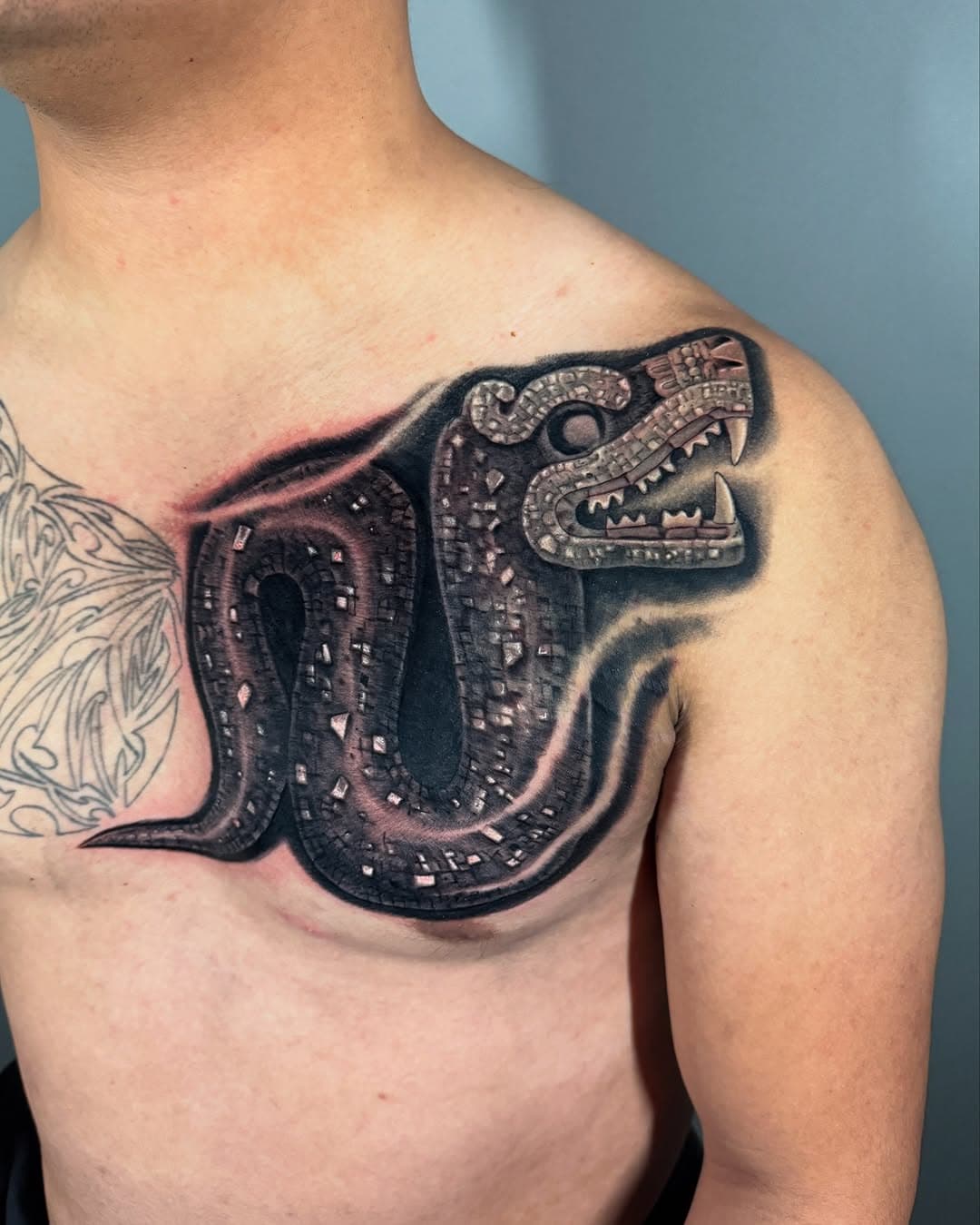 Aztec Serpent (chest in progress) some healed some fresh 
.
👁 Now booking -March / April 
.
👉🏻For any questions and availability call or text us at 909 6415488 
.
Done with:
@cheyenne_tattooequipment 
@radiantcolorsink
@tatsoul 
@aftercareh2ocean 
@allegoryink
@sullenclothing
.
.
www.tattoosbygoethe.com