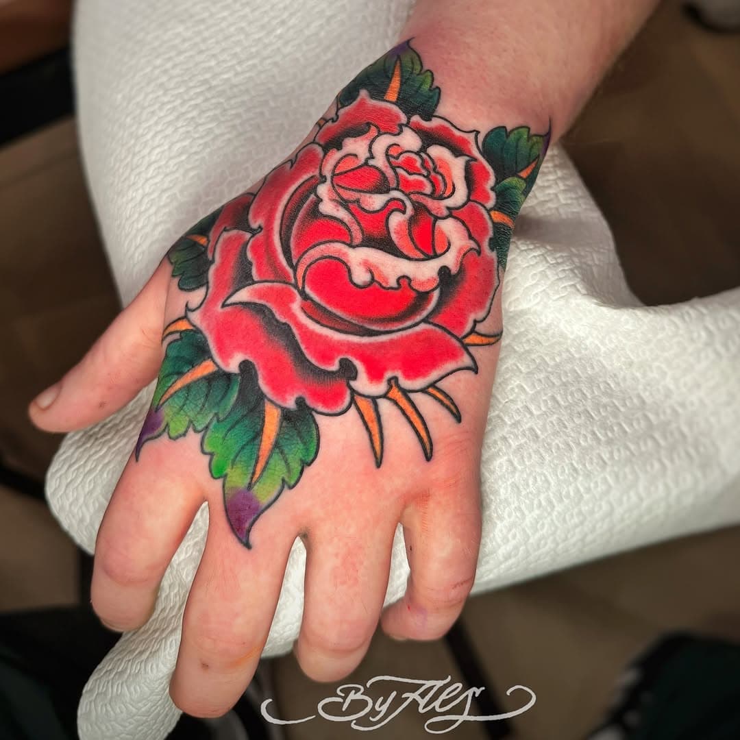 Never sleep during a tattoo!☠️
ROSE HAND DONE ON MY BUDDY ALESSANDRO🙏🏻
Thanks for trust in me!
.
Done at one and only 
@supreme.tattoo_byals 
.
X INFO:
✉️info@supremetattoo.it
☎️+39 3497047546
.
.
.
#rosetattoo #brightandbold #tattoorose
#handtattoo #oldschooltattoo #mantattoo #americantattoo