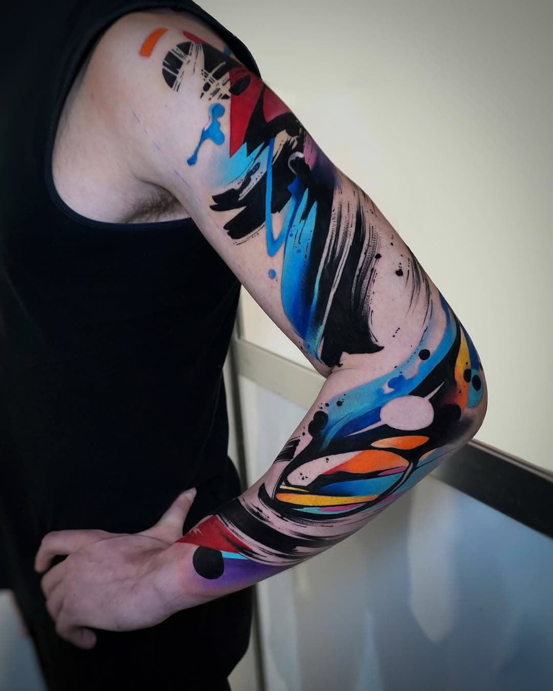 Tatuaggio astratto eseguito in 3 gironi alla @milanotattooconvention 2025 abstract tattoo flow full sleeve freehand ➡️ details
Marco Pepe Encre Tattoo @encretattoo
Proteam 
@barber_dts 
@eternalink 
@criticaltattoosupply 
@tatsoul 
@dermalizepro
@tattooproton
@fluidtattoomachine 
@holderink
@tattoobloody
@elitetattooofficial @pepax.sufu 
#contemporarytattooing #marcoencre
#tatuaggioastratto #armtattoo  #abstractart #colortattoo  #thebesttattooartists #tattooartist #tattooart #skinartmag #hardpainting #tattoolovers #tattooideas