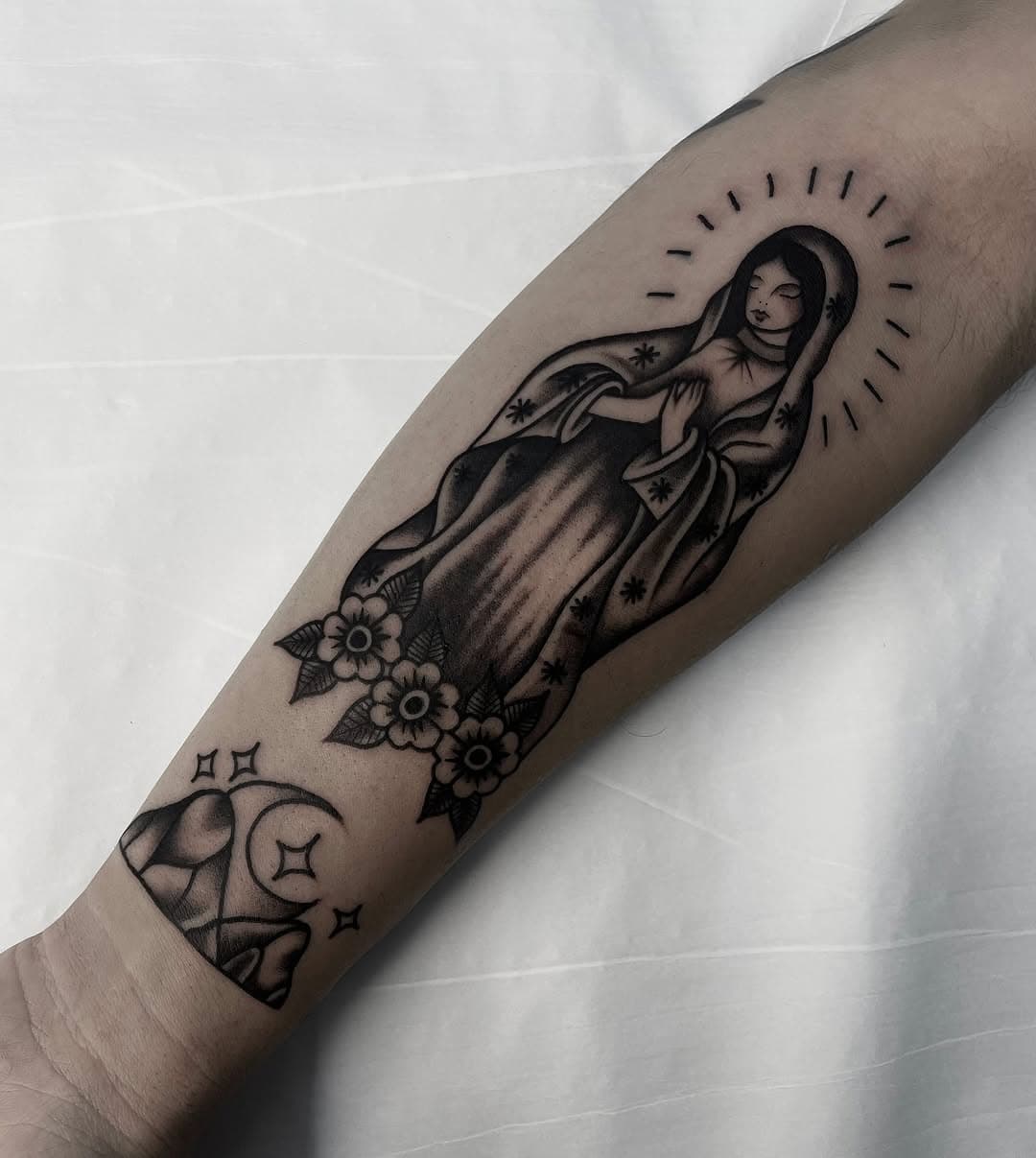 Tattoo feita pela @tainatattoox 🤌🔥
.
.
.
Os orçamentos estão rolando pelo link do WhatsApp, disponível na nossa bio 😊