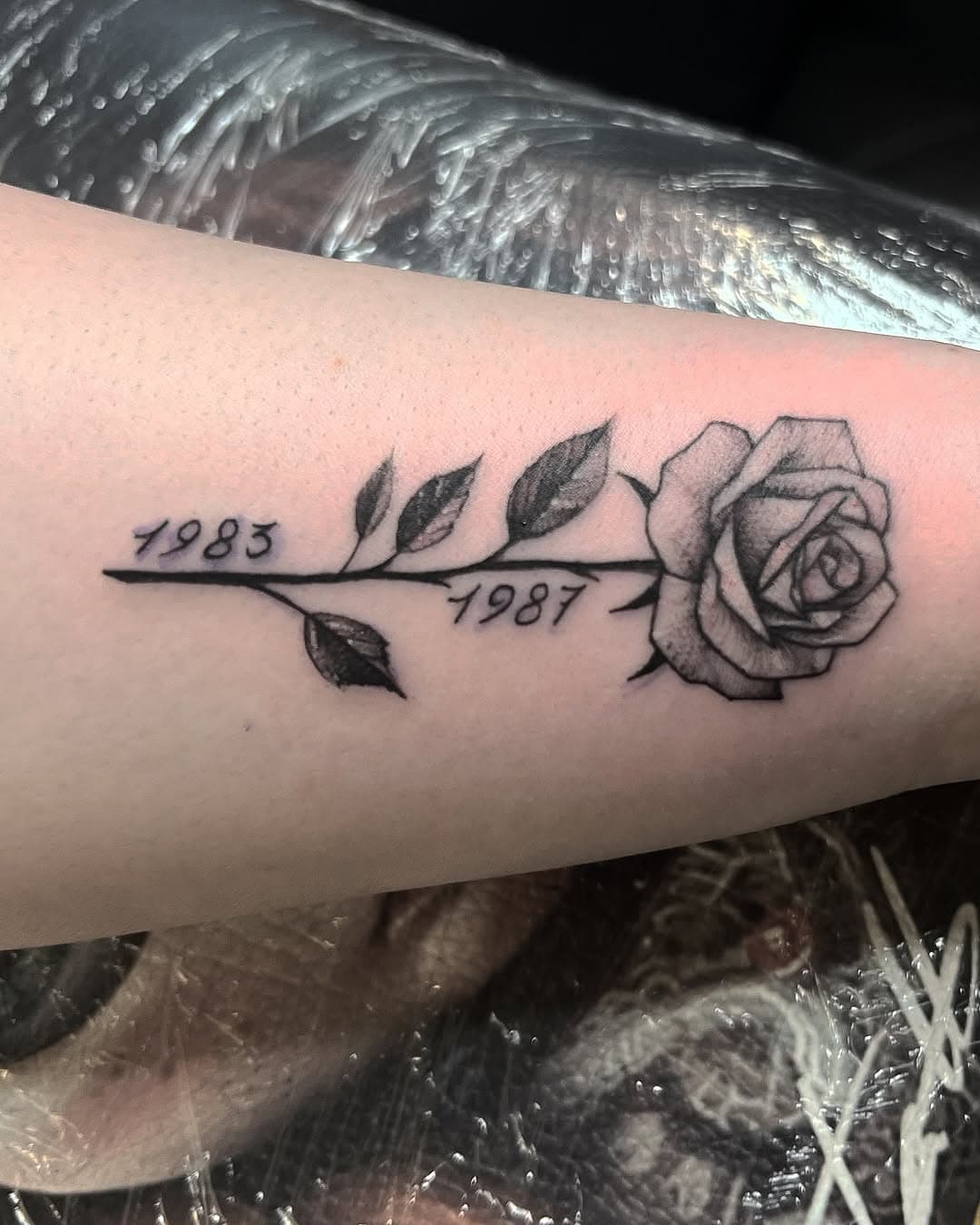 Rose 🌹 
 #freelive #tattoostyle #tattoos #tattoodeutschland #ink #tattooink #love #lovework #tattoowork #loveink #art #tattooart #inwork #artist #kunst #happyday #worked#farbe #pasion #black #colorstattoos #ready #fantastic #inwork 
#rose