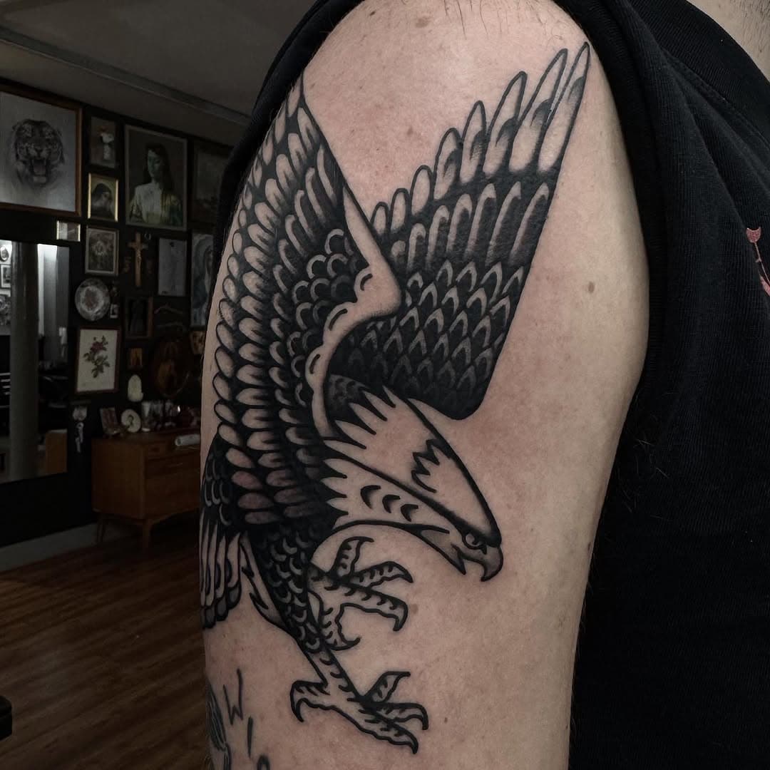 Eagle for @maxmerrick.tattoo thanks again Max always a pleasure to add to youre collection and tattoo another tattooer. Always good to to catch up. Thanks again.

Made @saintjudetattoo 

#saintjudetattoo #manchestertattoo #blackworktattoo #blacktraditionals #blacktraditionalink #blacktraditional #blacktrad #blacktradtattoo #blacktradtattoo #tradtatz #tradtattoo #traditionalartist #traditionaltattoo #traditionaltattoos #uktattoo