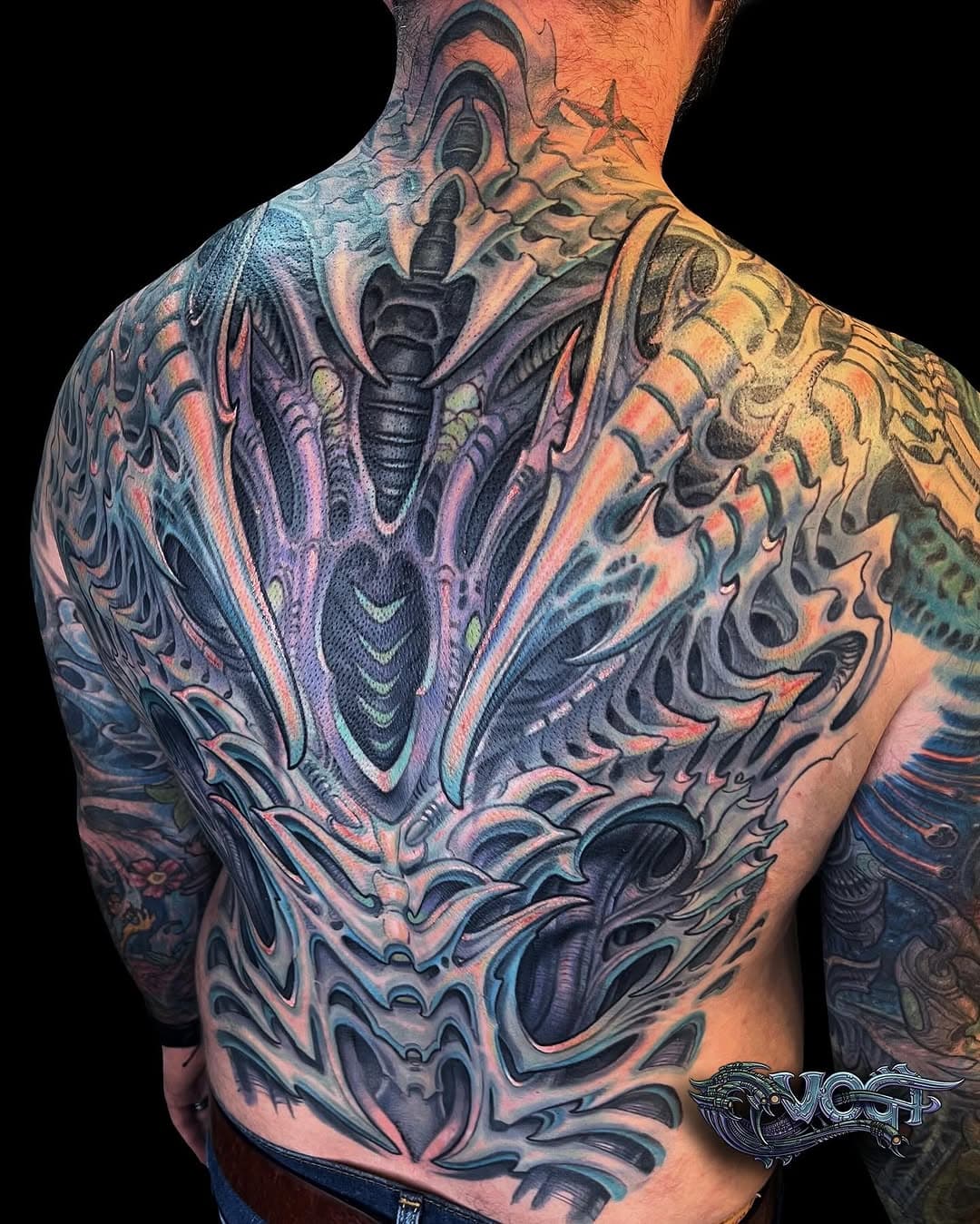 Jason’s bloody but finished backpiece. I’ve been tattooing him for over 20 years as well. Thanks man! @neumatattoomachines #biomech #bioorganic #biomechanical #artist #art #alien #scifi #scifiart  #milwaukeetattoo #tattooedwomen #tattooed #milwaukeetattooartist  #jasonvogt #jasonvogttattoo #tattoo #tattoos #tattooer #tattooartist #darkartists #linework #blackwork #ink #inked #wisconsintattooartist #tattoolife #tattooart #visionaryart #conceptart