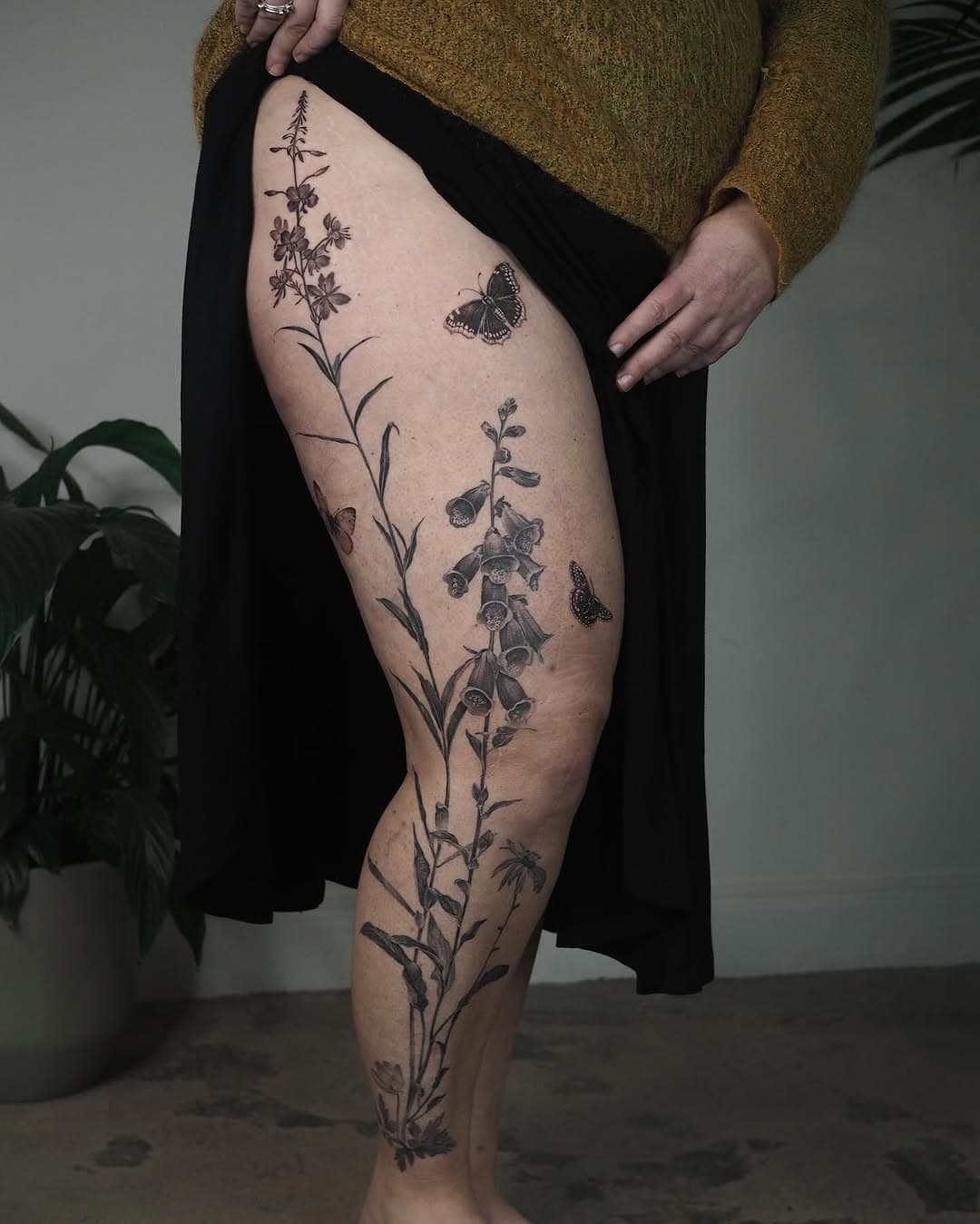 Some new floral adornment for Mona to go alongside her surgical scars from a few years back. We still have a few bits and pieces to add, but I love seeing the composition come together at different stages. Foxglove and leaves healed, from last year, butterflies are freshhhhhhh