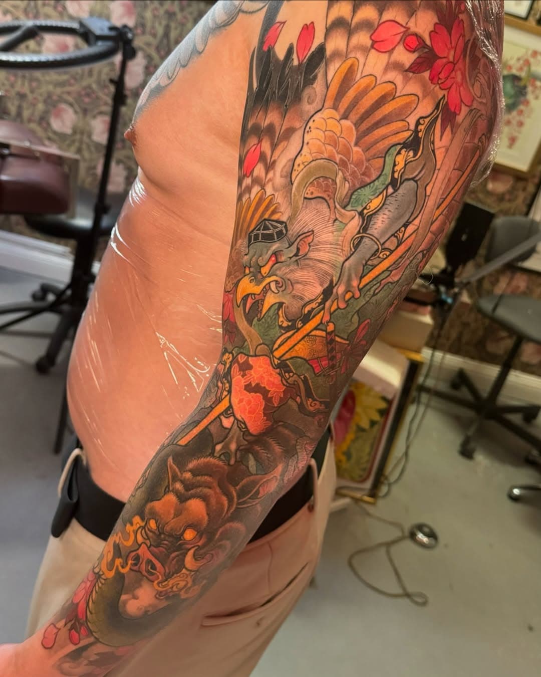 Tengu riding a boar, fighting a snake. Because why not? 
#tattoo#tatuering#imperialtattoo#neojapanese#neotrad#neotraditional#japanesetattoo#tengu#tengutattoo#stockholmtattoo#stockholmtatuering