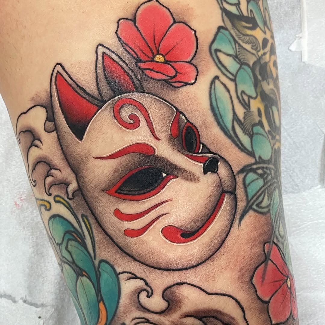 A little kitsune mask gap filler, between some older and newer healed tattoos I’ve done. Thanks again @bri_elzebub !

Done @1912tattoo PHX•AZ

#neotrad #neotraditionaltattoo #kitsune #1912tattoo #greyxhope