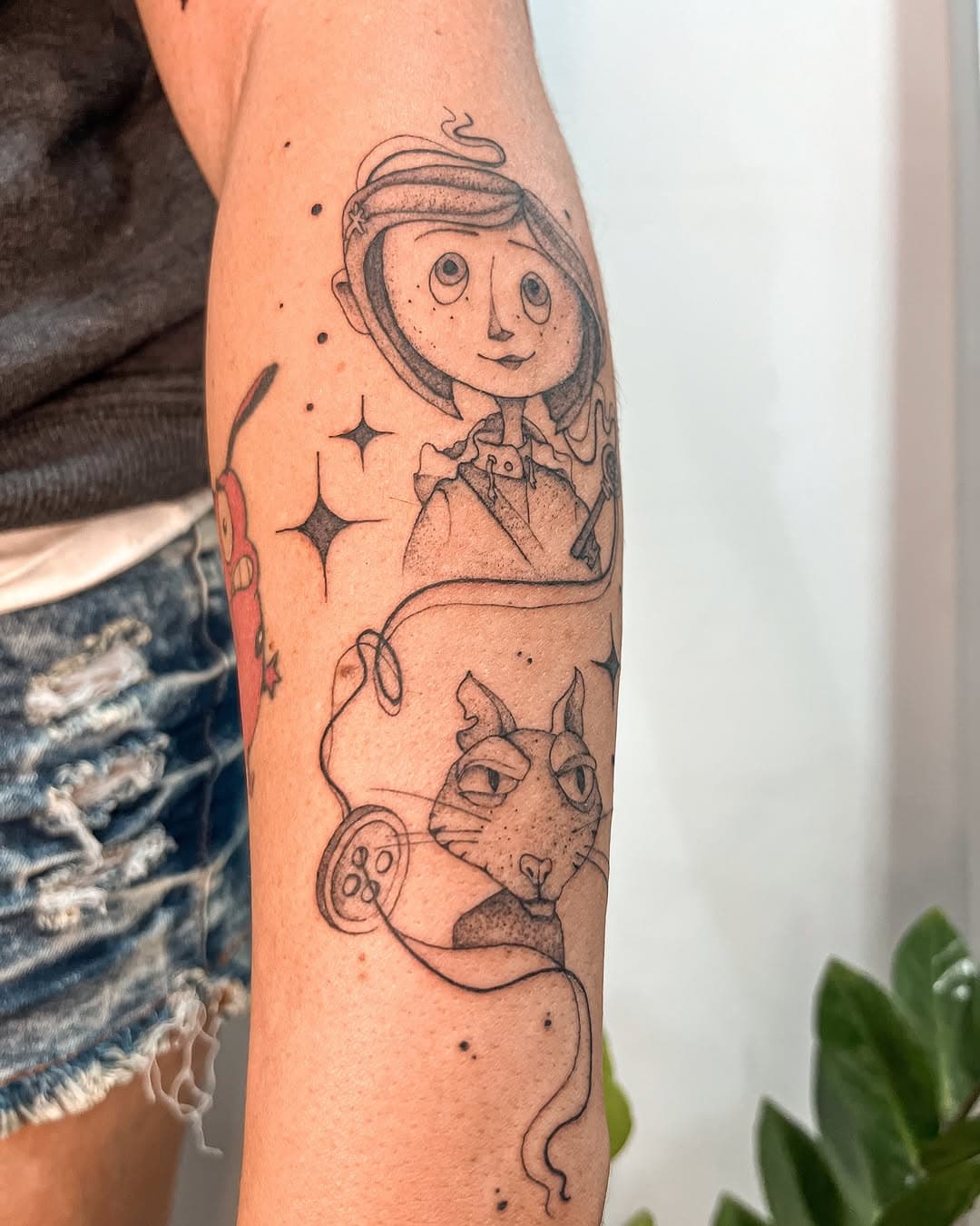 Quem aí também ama esse estilo delicado ? Um toque de arte na pele, com toda leveza que você ama. A beleza está nos detalhes! 😍❤️

Nossa artista @biaandrade.ink fez essas artes incríveis! 🚀✨

➡️ Orçamentos/Agendamentos via direct ou pelo WhatsApp através do link na bio.🚀

📍Endereço: Av. Ayrton Senna, 5.500, bloco 2, loja 140. ( Shopping Uptown, ao lado da Toyota). 

#tattoo #tatuagem #explore #fy #delicadas