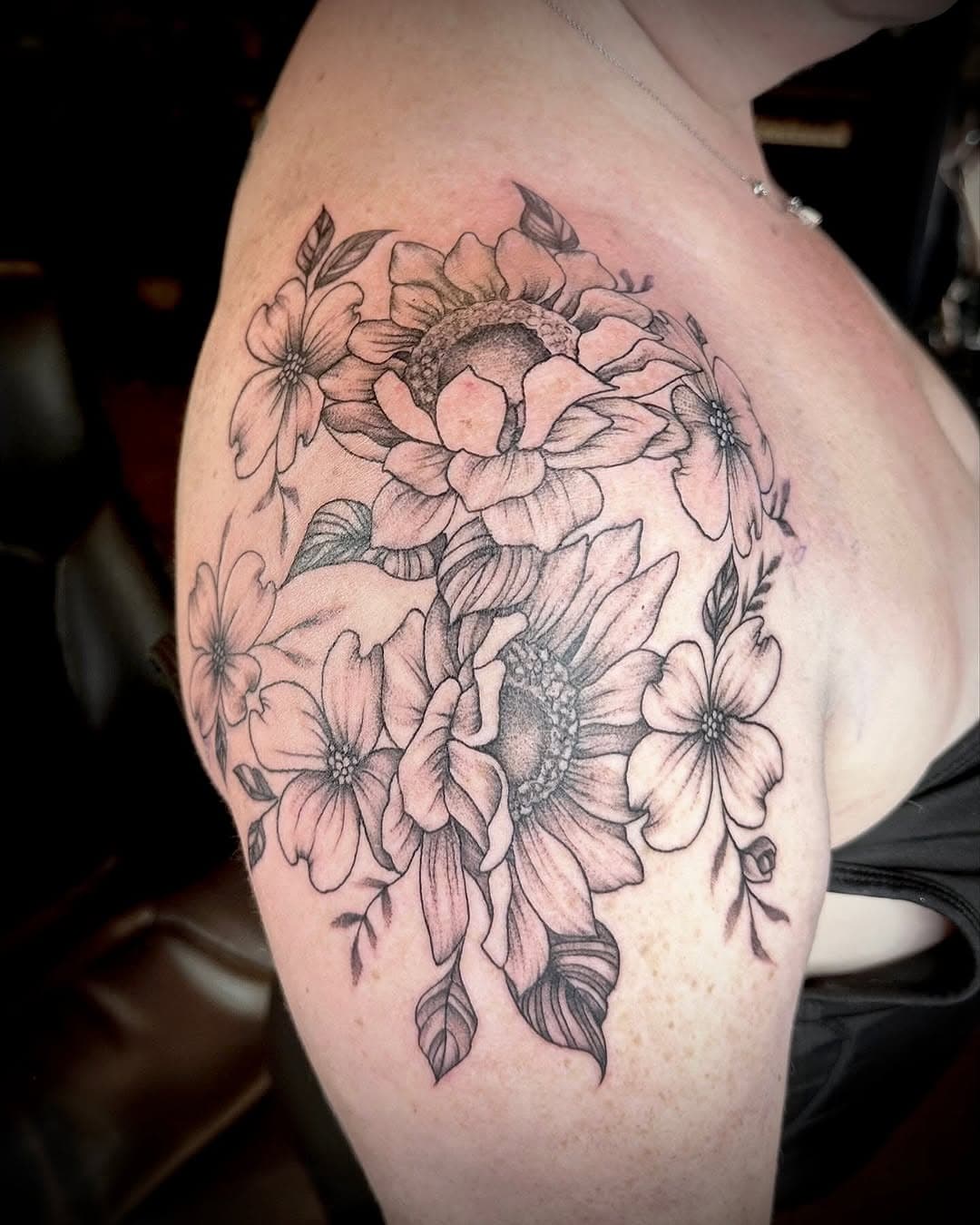 Beautiful black and grey flowers on the shoulder by @brittle.bonez 
 
#flowertattoo #blackandgreytattoo #shouldertattoo #maidenandcrowtattoo #downtownroanoke