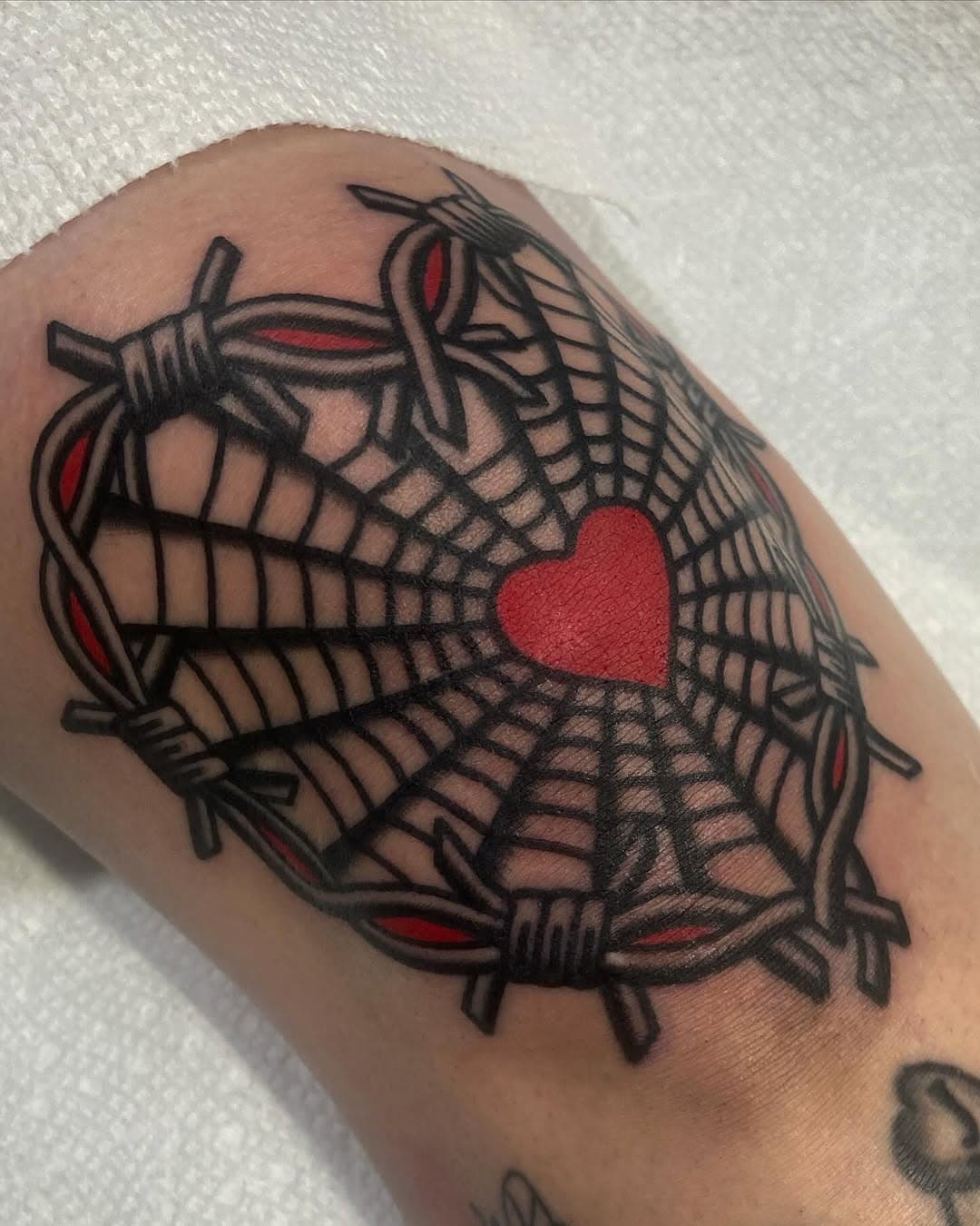 Heart barb wire done today @buenasuertetattoollc