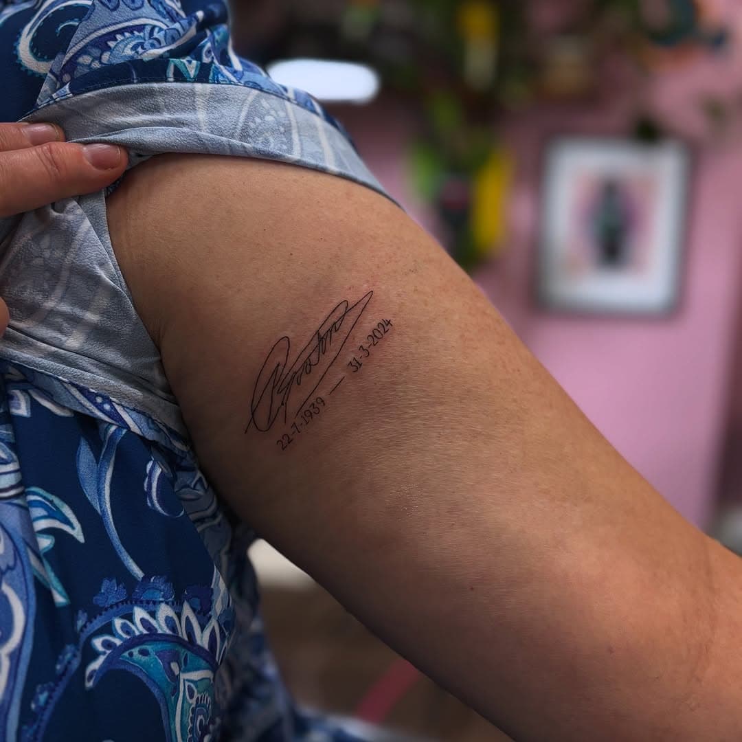 Jackie got her Dad’s signature under her arm, close to her heart. ❤️ thanks for coming in! 

#smalltattoo #heidelbergheights #finelinetattoo #fineline #melbournetattoo #tattoomelbourne