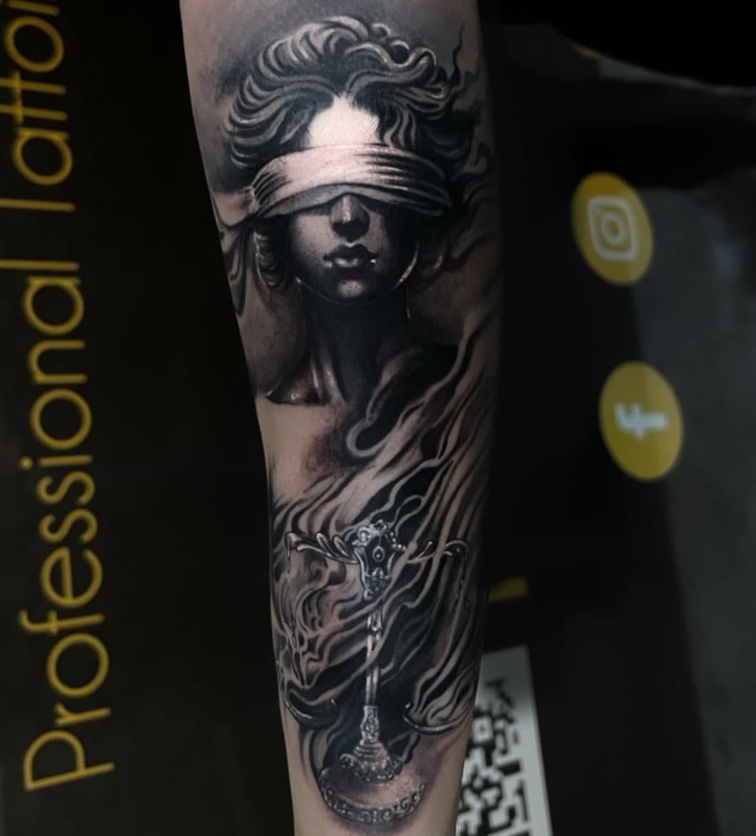 ▪️Iustitia▪️
▪️Link in bio per Info&Booking▪️
.
.
.
.
.
.
:
#chicanotattoo #realistictattoo #BlackAndGreyTattoo #chicano #RealisticInk #RealismArt #BnWTattoo  #legnano #milano #tattoo #dark #darkart 
#darkartists