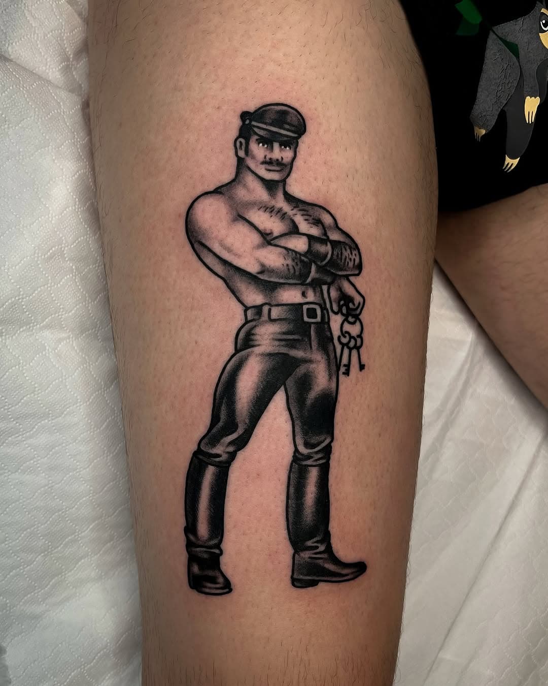 First tattoo for Matteo that came from Dublin just for this ⛓️ Thanks for being so cool! #tomoffinland 
Done at @deathclubtattoo of course