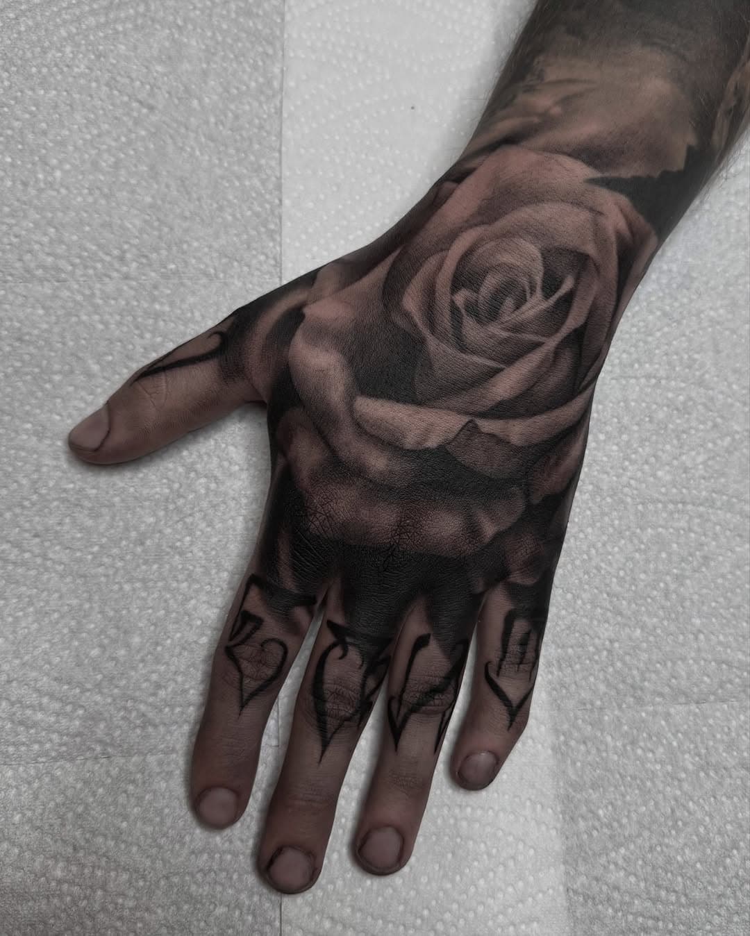 Classic handjob- done with @kwadron Needles #kwadron #kwadronneedles #kwadroncartridges #lettering #rose #handtattoo  #rosetattoo  #sleevetattoo #blackandgrey  #blackandgreytattoo #realism #realistic #realismtattoo #realistictattoo #tattoo #tattooed #ink #inked #portrait #portraittattoo #hütmôlar #danielbensmann #huetmolar