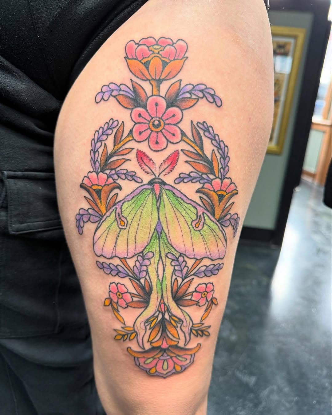 Thanks @its_sarahkath  for sitting tough and getting this one from my book. 

#michigantattooartist #michigantattooers #hellorhighwatertattoo #tattoos #colortattoo #tattoosnob #nilesmichigan #southbend #indiana