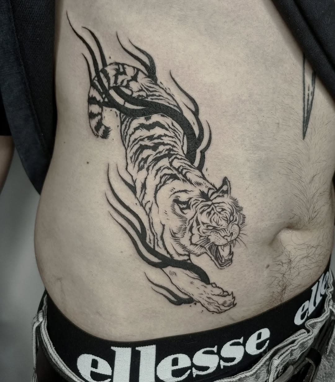 🐯 dla mojego stałego klienta, dzięki Daniel, że wpadasz do mnie od lat 🫶 done at @momenty.tattoo 🔥

#tattoo #blackworktattoo #lineworktattoo #graphictattoo #tiger #tigertattoo #tribalflames #polandtattoos #wroclawtattoos #momentystudio