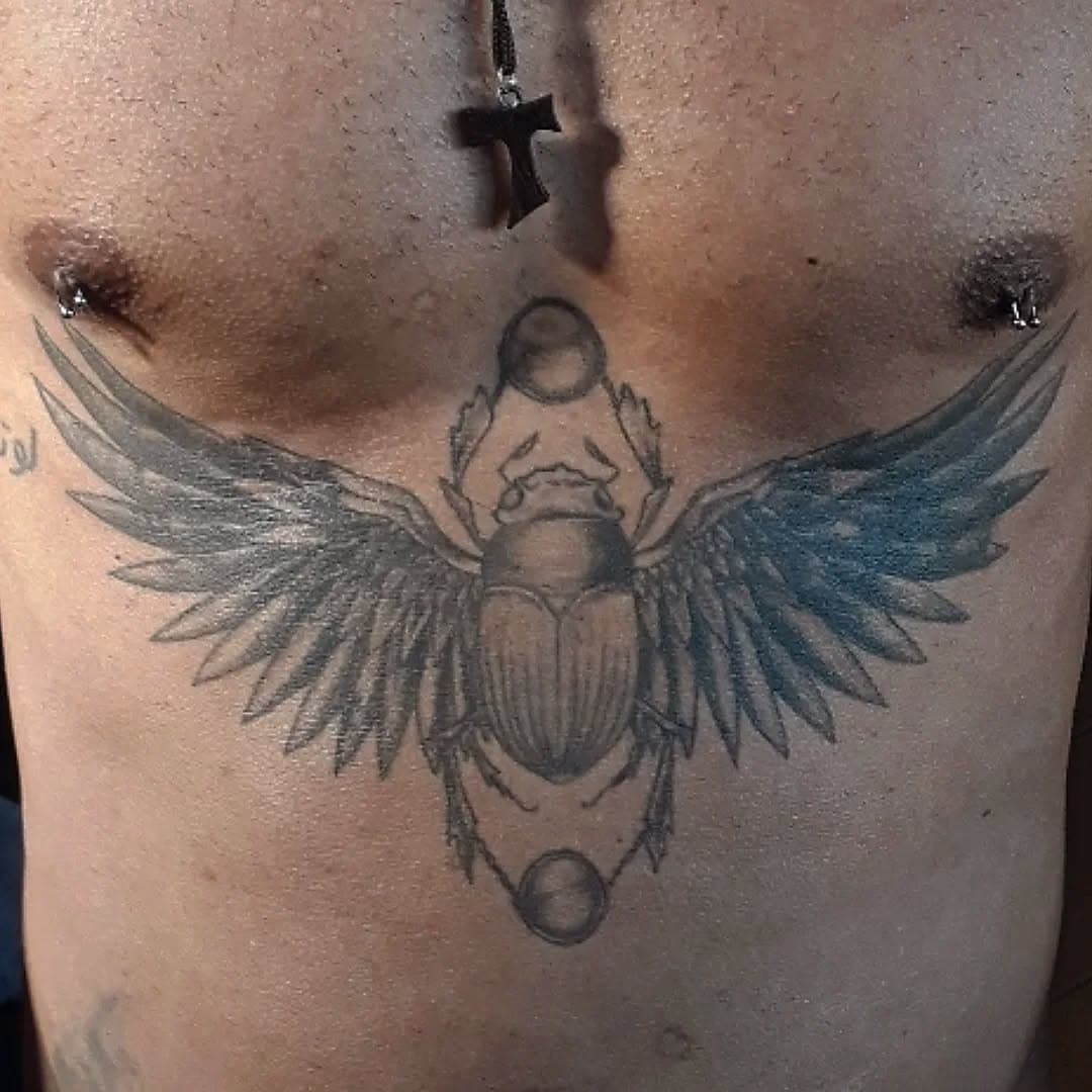 O fato é que toda arte representa algo pra quem faz, pode ser um gosto ou identificação com aquela cultura ou estilo.
Sabendo disso, sinta-se a vontade e livre na escolha da sua tattoo, e não exite em chamar no direct, será um prazer te ajudar nessa escolha.