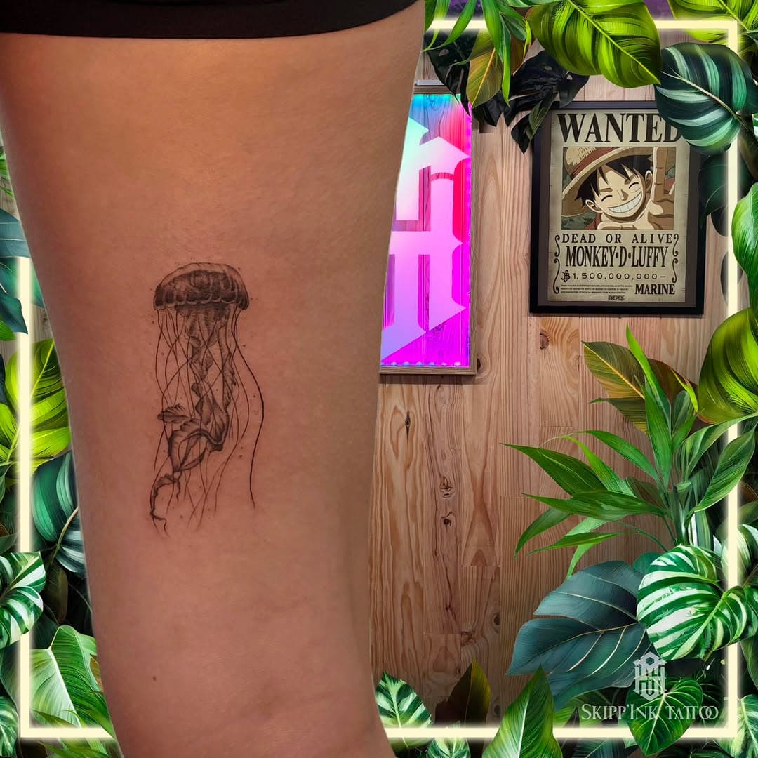 Tattoo of the day 💉🌿🏴‍☠️#tattoo #tatoo #tatouage #tatoués #ink #gannat #allier #auvergne #tattooshop #france #artiste #artistetatoueur #artistetatoeurfrançais #francetattoo #tattoogallery #art #realiste #realistetattoo #clermontferrand #vichy #manga #mangatattoo #tattoomanga #tattooart