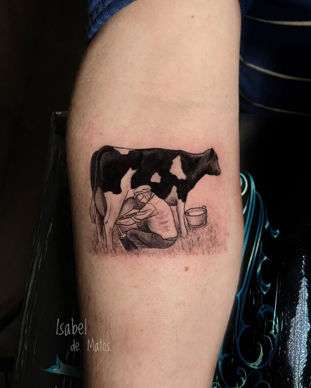 🐄 Microrealismo de 7x5cm realizado en @belladona.tattoo 

Para citas o consultas puedes ponerte en contacto por mensaje directo o a través de WhatsApp en el 636755722.

C/Gral. Díaz de Villegas 1, Santander 
✉️ Belladonasantander@gmail.com

#frisona #vaca #vacatattoo #vacatatuaje #vidarural #vacalechera #ganaderia #realistictattoo #microrealismo #microrealismotattoo #santandertattoo