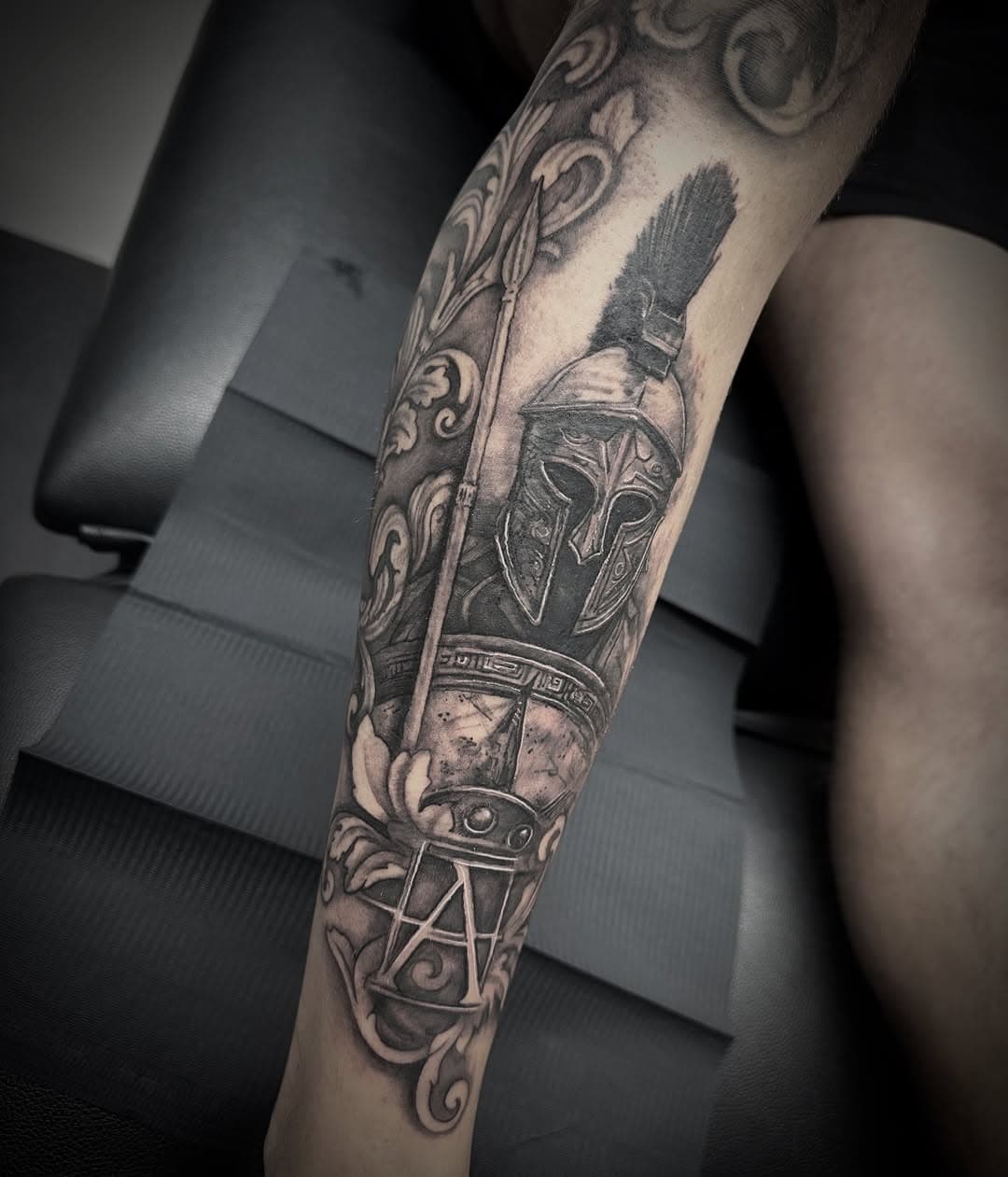 Fantastic day back to work….. thank you Matteo and congratulations to you and Jen on the birth of Arlo xxx much love #blackandgreytattoo #blackandgrey #edinburgh #edinburghtattooartist #scotland #gladiator #filigree #roman