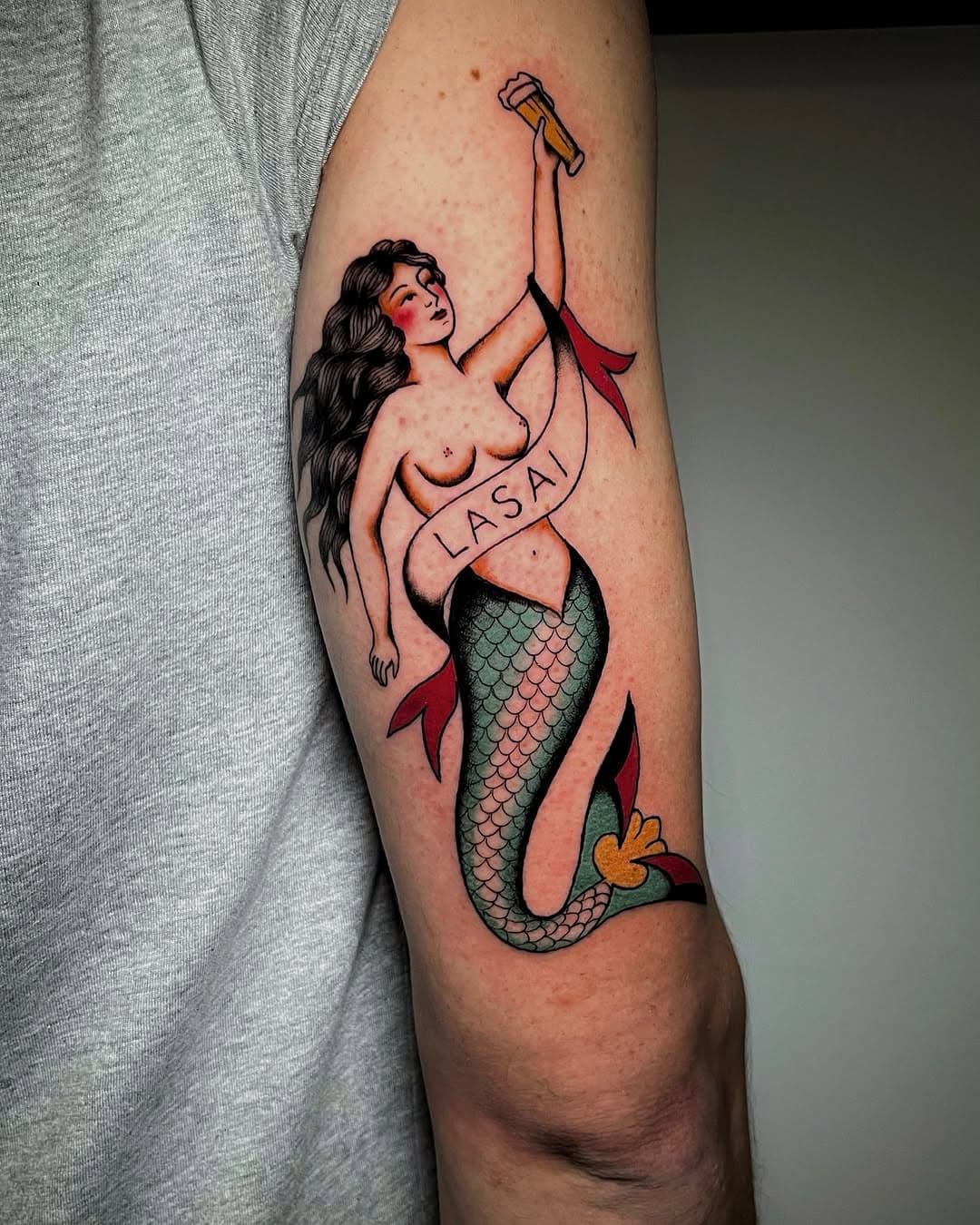 Sirena donostiarra hecha por @ohianaananos 
¡Si tú también quieres una, escríbenos o pásate por Galerna!
-
-
-
#tattoo #tattooflash #traditionaltattoo
#donostiatattoo #vintagetattoo #oldlines
#classictattoo #topclasstattooing #donostitattoo
#sansebastiantattoo #tradworkers #tattoos
#dragontattoo #sirenatattoo #mermaid #mermaidtattoo #donostia #sansebastian