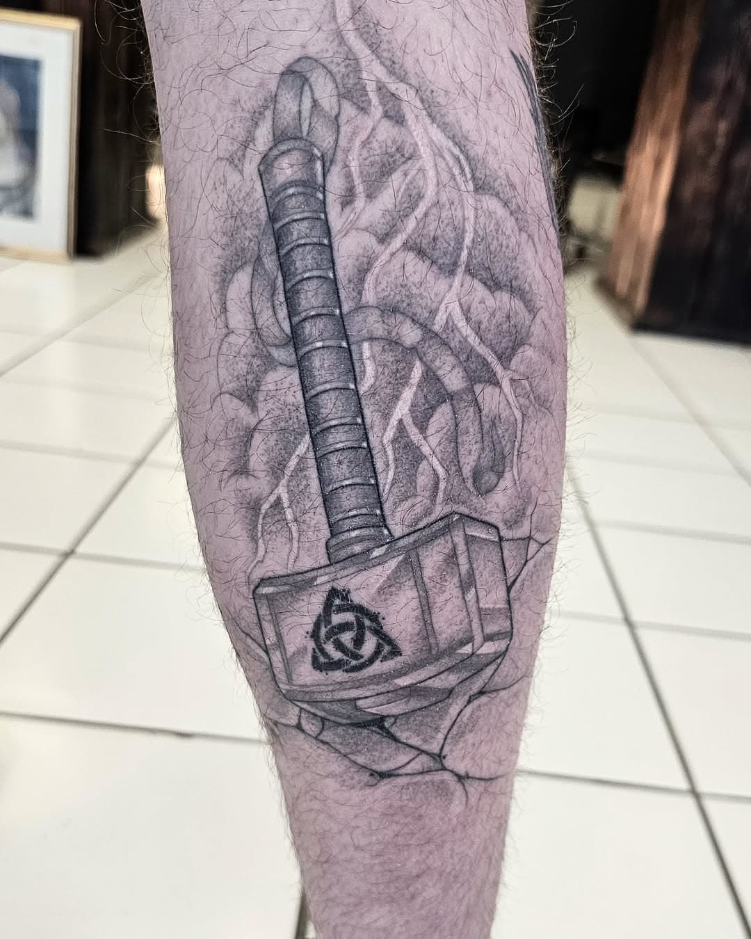 Thors hammer
"Mjolnir"
Caught up with @mi.chael9821 today and got the chance to see how this one healed up and settled in

If your looking to get hooked up with a new tattoo drop me a message I'm currently taking appointments for March and April

Black and grey
Fineline
Lettering 
anime 
Always takes priority
Hmu let's make something dope
💯🙏🏽🤙🏽

#tattoo #12thdynastytattoostudio #tattoolife #mjolnir #thorshammer #Swindon #swindontattoo ##healedtattoo