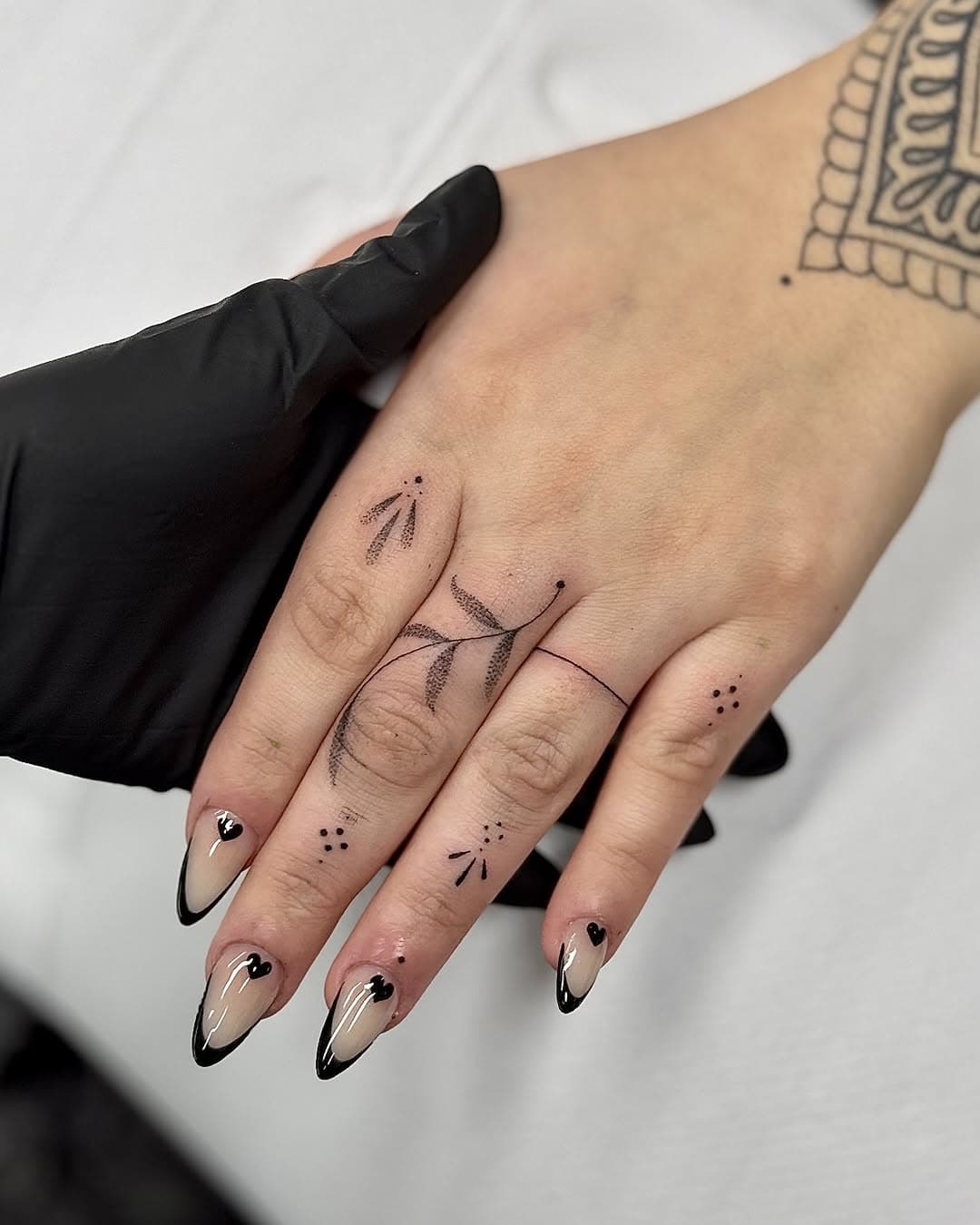 Finger doodles today for @l_fxller 🖤🖤 
Swipe to see the freehand sketches! I adore tattooing freehand drawn finger details so please do drop a message if you’re interested! my booking form next opens on 21st March 😁
Also swipe along to see the additions to Lauren’s spine piece… we wanted to widen the design with more ornamental features, both linework and dotwork 🫶🏼 

Sponsored by @butterluxe_uk @wbjtattoo @getink.app 

#tattoos #femaletattooartist #fingertattoos #handtattoos #freehandtattoos #fingerdoodles #essextattoos #londontattoos #finelinetattoos #blackworktattoos #backtattoo #uktta #spinetattoo