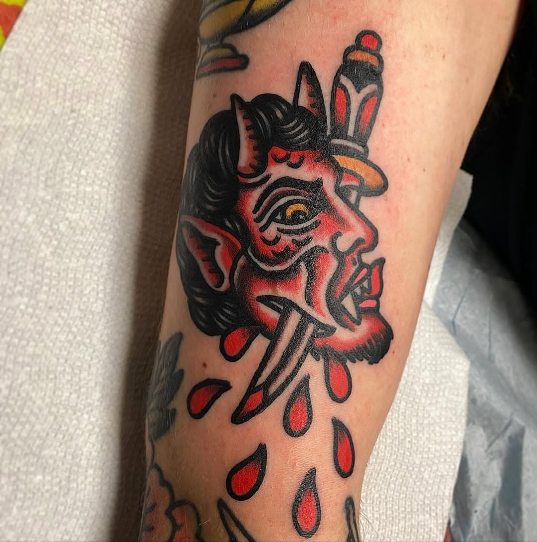 Devil stabber from recent 🔪

This design was one of many that I have to choose from.

If you’d like to make an appointment to come pick one for yourself, just email me! Joeljaniszyn@gmail.com

Made at @blackanviltattoo 

#traditional #traditionaltattoo #tradworkers #traditionalart #americantraditional #topclasstattooing #besttradtattoos #deviltattoo #tattoo #bright_and_bold #top_class_tattooing #boldwillhold #oldlines #classictattoo #tattooer #tradtattoos #oldworkers