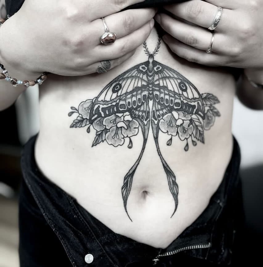 Gorgeous Luna moth by @katepenntattoos 🔥🔥🔥 Want to book with Kate? Of course you do! See our previous post for the step by step on how to schedule your next tattoo with this lovely human!!!!

⌁ ©Kate Penn @katepenntattoos 
⠀⠀⠀⠀⠀⠀⠀⠀⠀
TerrariumTattoo.com // Fort Collins, Colorado
⠀⠀⠀⠀⠀⠀⠀⠀⠀
#terrariumtattoo #katepenntattoos #fortcollins #fortcollinstattoos #fortcollinstattooartist #coloradotattooartist  #wyomingtattoo #oldtownfortcollins #downtownfortcollins #dotworktattoo #coloradotattoo #flowertattoo #planttattoo #dotworktattoo #tattooedgirls #flowertattoo #dotworktattoo #lineworktattoo #graphictattoo #girlswithtattoos #finelinetattoo  #botanicaltattoo #mothtattoo