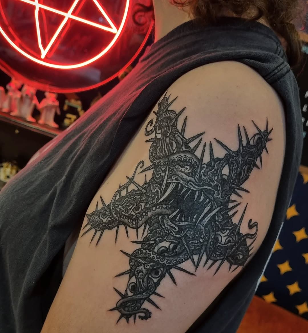 Eldritch starfish for Violet today! Thank you so much again Vi, for giving me such a unique request and trusting me with it! 
There's also a little cover-up in there too(and it's not in the mouth 😎)
Done @thegrandillusiontattoo 

𝕱𝖗𝖔𝖟𝖊𝖓 𝕸𝖔𝖔𝖓 ¤ 𝖀𝖓𝖍𝖔𝖑𝖞 𝕿𝖆𝖙𝖙𝖔𝖔𝖎𝖓𝖌 
  
*Booking NOW*
🇦🇺Walyalup/Fremantle 
@wa.ink.tattoo 
🇦🇺Naarm/Melbourne
@thegrandillusiontattoo
February 12th-15th
DM or email to enquire.
frozenmoontattoo@gmail.com 

#frozenmoontattoo #unholytattooing #blackworkers #darkartists #onlythedarkest #tattoopunks