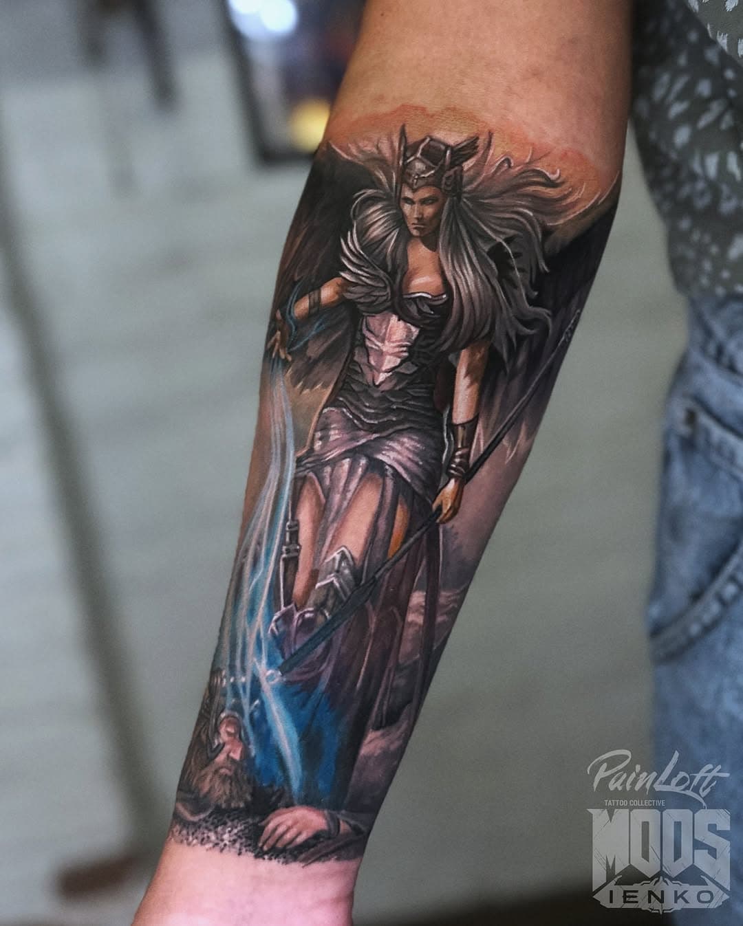 Алёнина валькирия наполовину зажившая 💁‍♀️🗡️ #painloft #worldfamousink #mastpro #healingruna #valkyrie #valkyrietattoo #valkyrieart #vikingtattoo #tver #tvertattoo #тверь #тверьтату