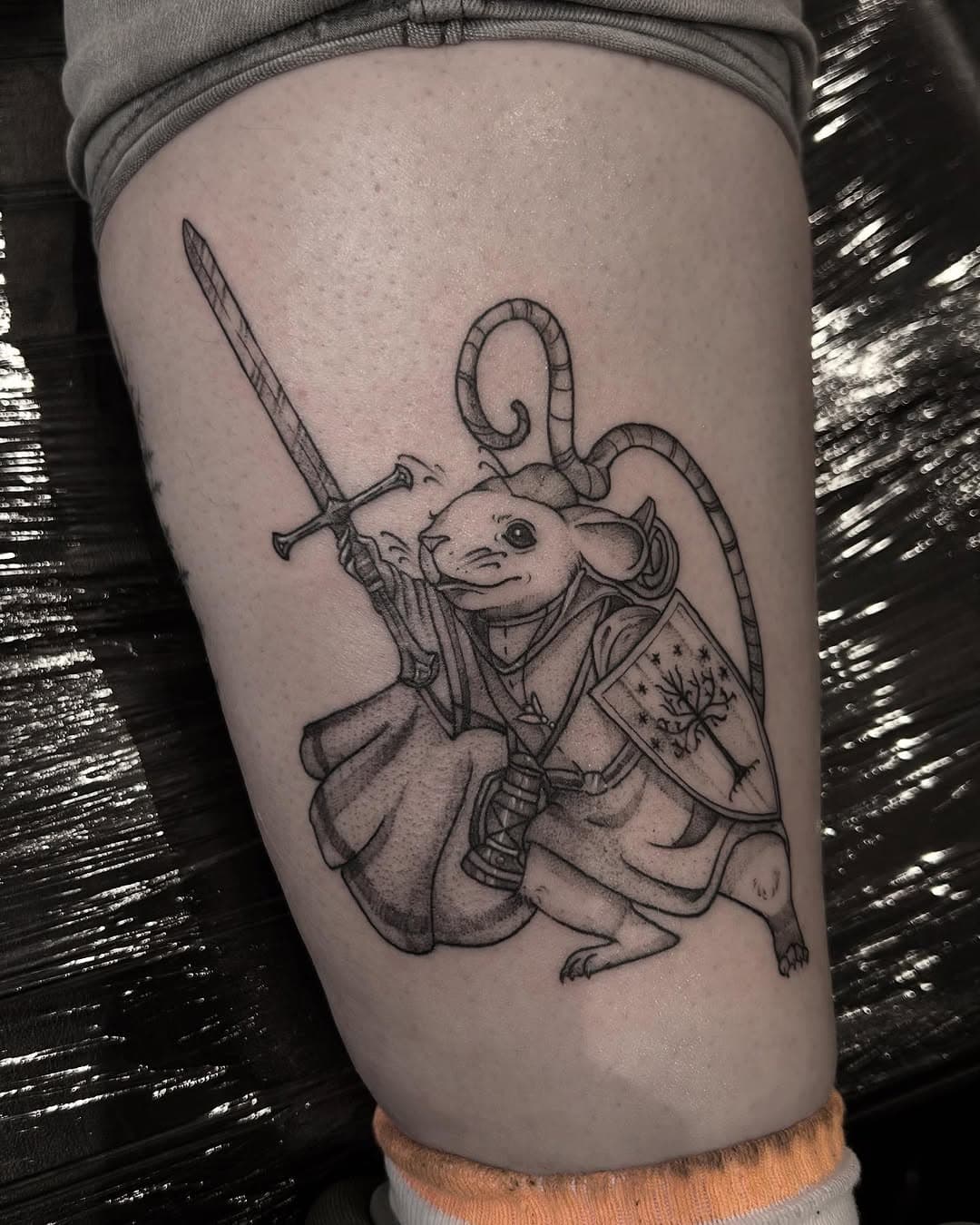 Aragorn mouse from my Middle Earth Mice collection, finally found a home with @abbie_sharkey_ 💙 #lotrtattoo #lordoftheringstattoo #mousetattoo #animaltattoo #fantasytattoo #aragorntattoo #tattoos #tattoo #lordoftherings