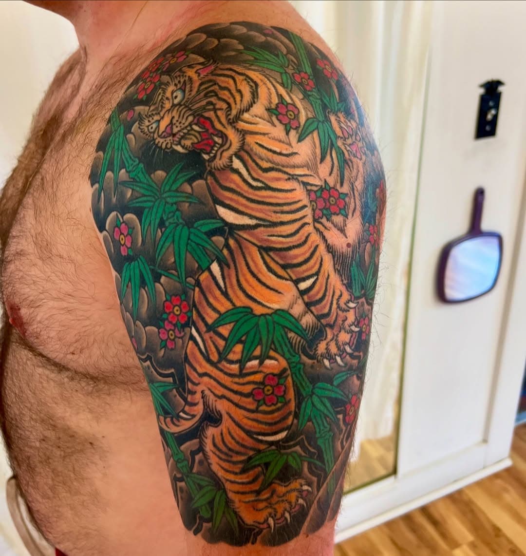 Healed and settled tiger half sleeve by @nate_mcgaughy

•
•
•

#dragontattoo #wilmingtonbirdking #wilmingtonsleeveemporium #wilmingtontattoo #natemcgaughytattoo #goodgracestattoo #wilmingtonnctattoo #wilmingtonnctattoos #nctattooers #tradworkers #tradworkerssubmission #traditionaltattoo #traditionaltattoos #boldwillhold #oldlines #traditional #tradworkers #blackworkers #blacktraditional #blacktrad #blacktraditionals #blacktraditionaltattoo #japanesetattoo #irezumi #irezumicollective #traditionaljapanesetattoo