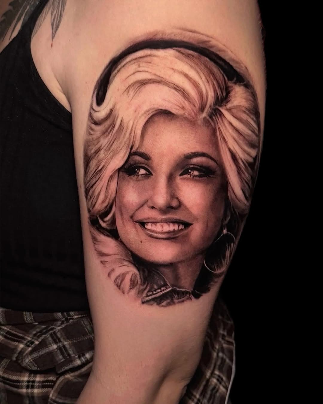 “The way I see it, if you want the rainbow, you got to put up with the rain” - Dolly Parton 
Tattooed by @kayleeispoco 

#dollyparton #realism #portrait #tattoo #blackandgreytattoo #tennessee #johnsoncity #goldcrosstattoo #etsu #downtownjctn