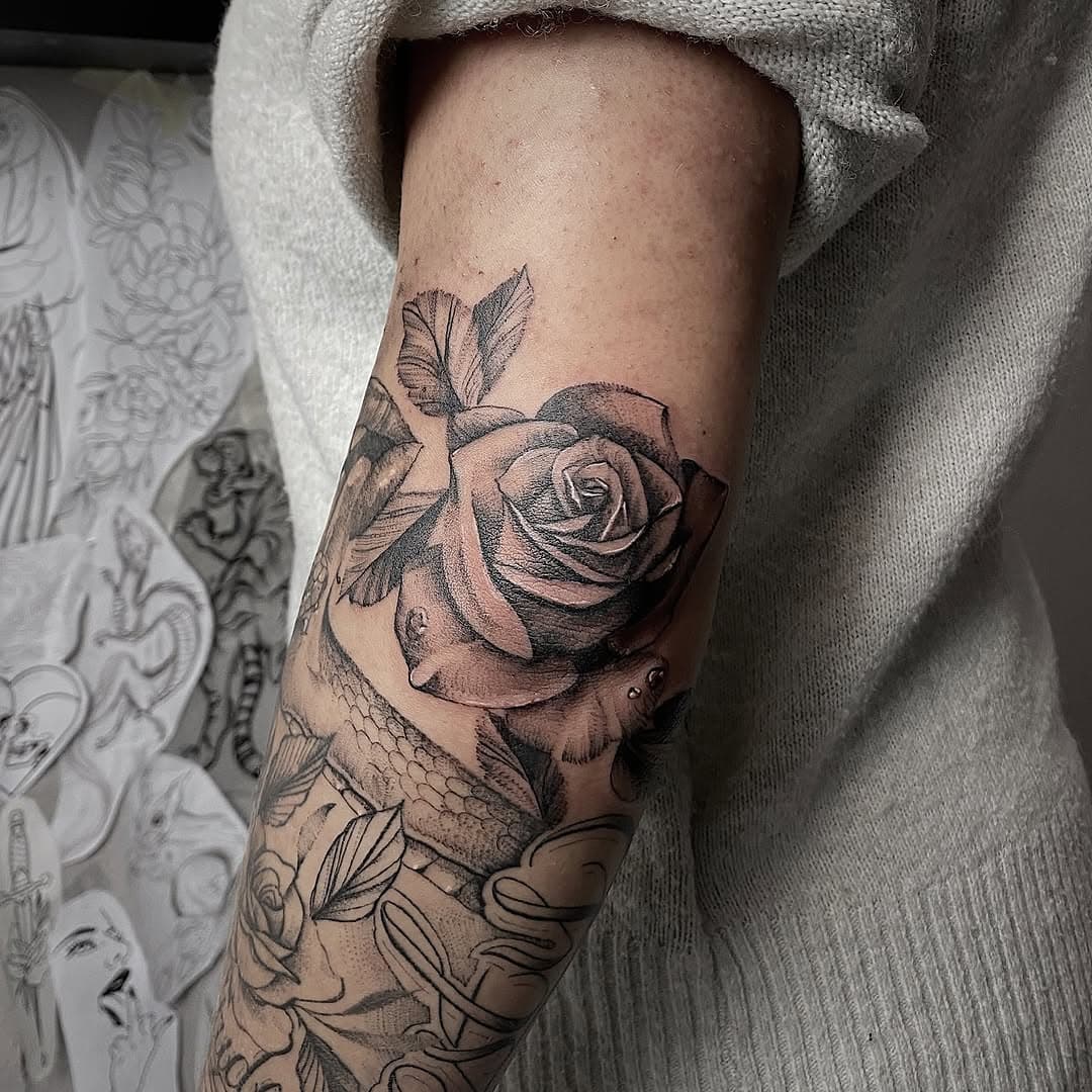 A classic rose on the elbow