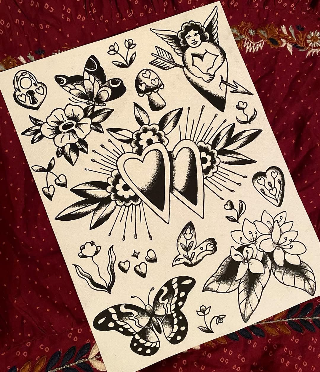 Valentines 💗 choose black, color or lines only, fine or bold lines ❤️‍🔥
I have special availability this weekend for you (and in future months) if you want one of these cutie patooties , message and/or fill out a form ⛓ in bio 💕💘💝💖