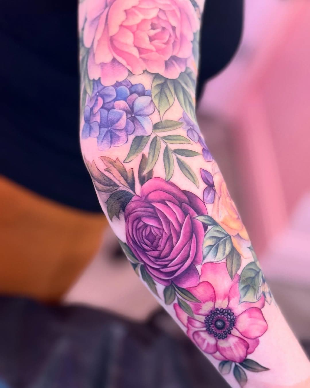 Ranunculus and anemone flower added to Brittany’s arm today🌸🌸🌸