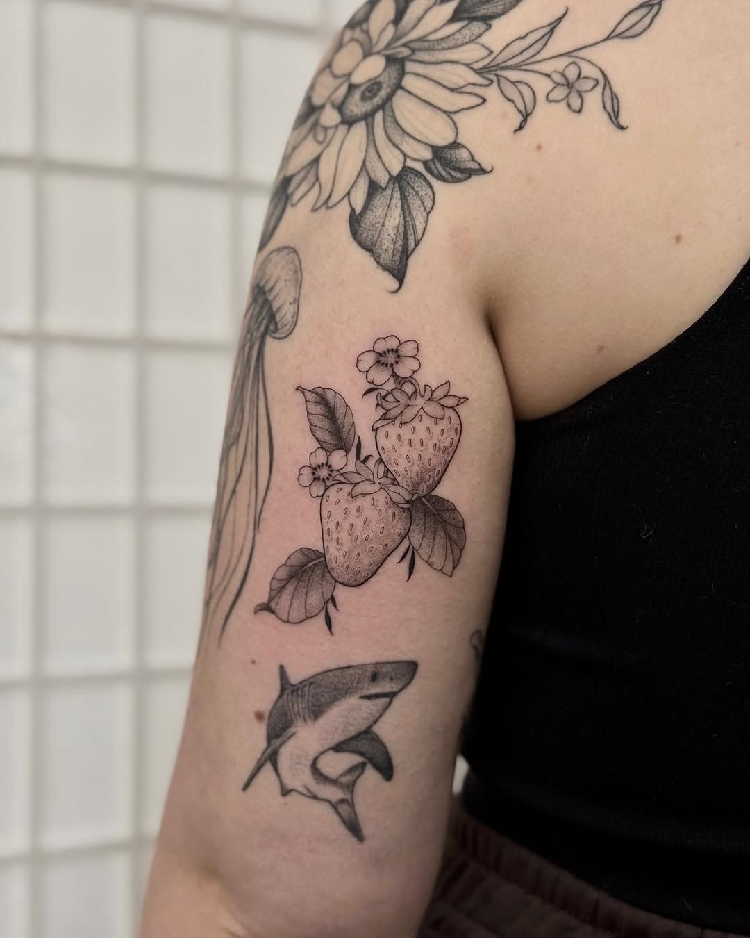 🍓🍓🍓 dinky lil gap filler for @imcalledcass yesterday ! 🫶🏼 how cute are these?!? 
I’d love to do more fruit or combine them with florals! 😁 
Thank you Cass! 

Sponsored by @butterluxe_uk @getink.app & @wbjtattoo ✨ 

#tattoo #tattooist #femaletattooartist #essextattoo #londontattoo #finelinetattoo #blackworktattoo #dotworktattoo #customtattoos #gapfillertattoo #strawberrytattoo #uktattoos #uktta