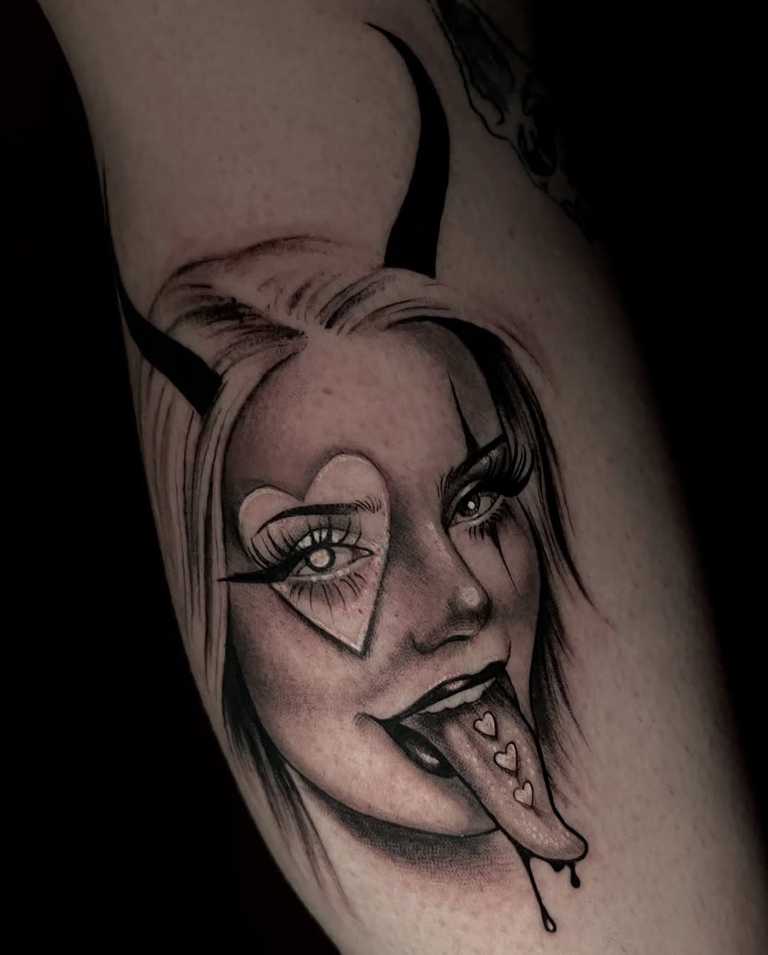 ⛓️🖤HAPPY VALENTINES DAYYYY🖤⛓️
•
Cutie goth heart gal walk in from our Super Soft Opening!! More like this pleaseeee!!
•
#gothgirl #gothtattoo #valentines #valentinestattoo #walkintattoo #walkinswelcome #tattoosnob #inkedmag #skinart_mag #neorealism #neorealismtattoo #neotraditional #neotraditionaltattoo #mavericktattoomercantile  #inkmaster #middletownct #cttattoo #middletowntattoo #goldtoothtattoo #goldtoothtattooct #wheresthecocainecrissangel #youcouldadoneadoor #gloopngloop