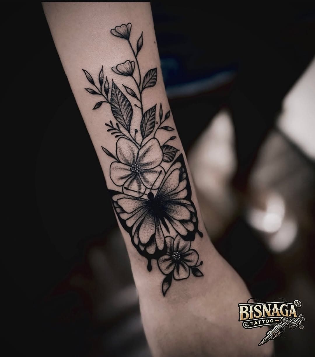 Desenho trazido pela @_viihcostta_  para sua tattoo.
Muito obrigado pela confiança.
#tattoo ##tattooborboleta #borboleta #borboletacomflorestattoo #ink #inked