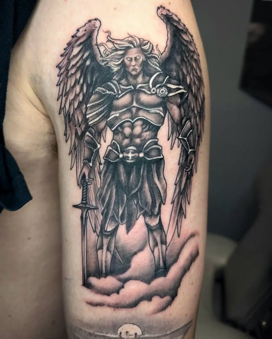 That's one imposing archangel tattoo by @the_illustrated_northman! 

Thor has an opening for today for something that doesn't take much design time, and we open at noon - first come, first served. Stop in and see what he can do for you! 

.
.
.
.

#brotherravenstattoos #thormount #theillustratednorthman #peakneedles #recoveryaftercare #kytattooers #louisvilletattoos #middletownky #keeplouisvilleweird #makelouisvilleweirder #sharelouisville #thingstolou #howwelou #getoutlouisville #yeslouisville #louisvillelove  #dragonhawk #adennagloves #inkstagram #tattoodo #inkjunkees #tattoosofinsta #archangeltattoo #religioustattoos