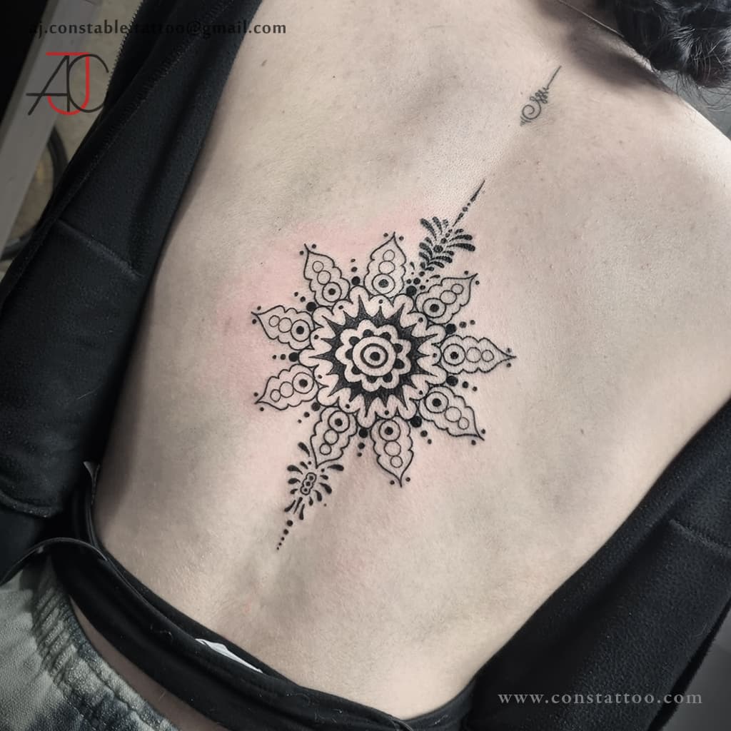 Geometric back tattoo from a while ago. 
Please DM with any enquiries or fill in the enquiry form in Bio linktree 
.
.
.
#cardifftattoos
#welshtattoos
#welshtattooartists
#backtattoosforwomen 
#geometrictattoodesign