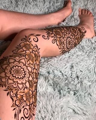 We are SO excited to offer henna and welcome @sarahennaseattle to Altar! Be sure to give her a follow and book now through the link in bio! 💛✨