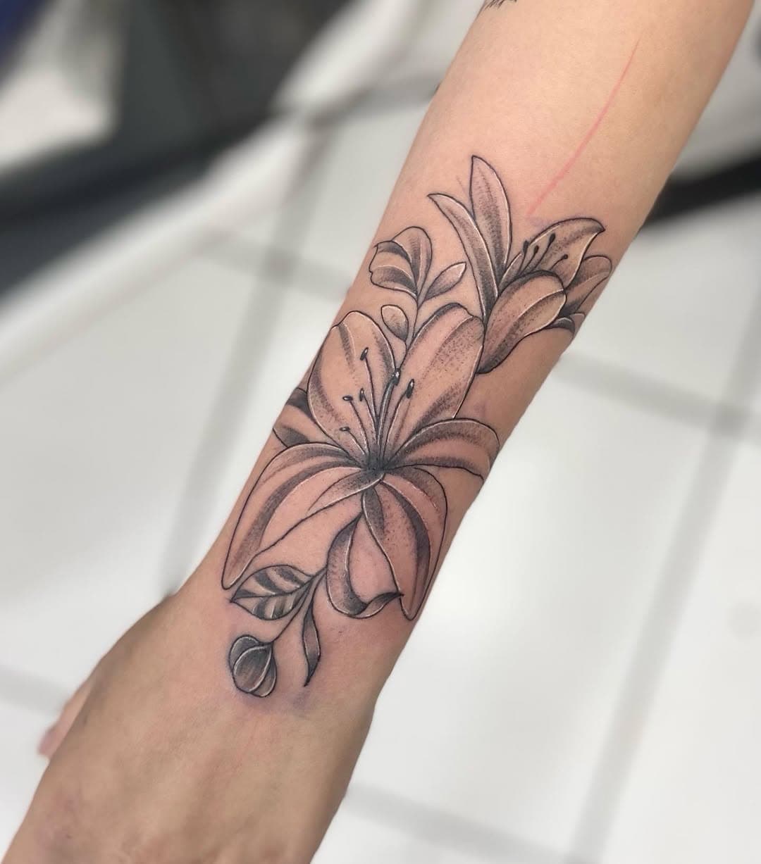 🌷sua próxima tatuagem pode ser uma lindeza como esta!
Fale com a gente pra fazer seu orçamento!

#tatuagem #tatuagemflores #tatuagemlirio #tatuagemdelicada #tatuagemfeminina #tatuagemrealista #tatuagemnobraço #tatuagemsombreada #tatuageminspiradora #tatuageminspiração #tatuageminspiracao