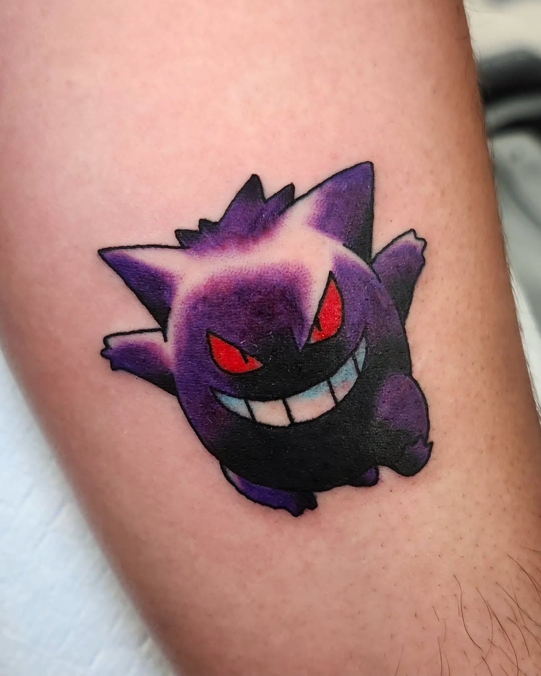 Gengar tattoo from my $151 gen 1 Pokémon flash 

Artist: @aq_tattoos 

Studio: @atmospheretattooroselle 

#gengar #gengartattoo #gen1 #Pokémon #pokemon #pokemontattoo #ghosttype #anime #animetattoo #animetattooartist #tattooartist #tattoo