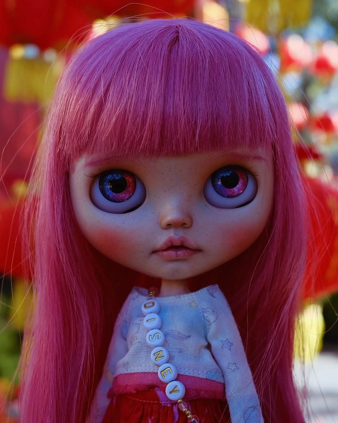 Happy V-Day from one of the dolls 🩷❤️
Hope she doesn’t scare y’all too much 😅
.
.
#dollcollection #dollcollector #jbblythe #blythedoll #customblythe