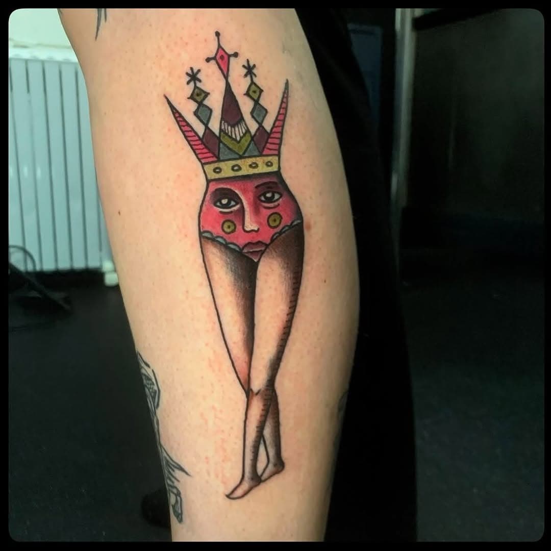 For Jessica from Helen’s recent flash @helenskullduggery 
.
.
.
#boldwillhold  #realtraditional #oldlines  #darkartists  #tattoos #tattoo #vegantattoo  #vgnink #belfasttattoo #belfasttattooartist #skullduggerytatu #belfasttattoostudio #ladytattooers  #tradworkers #boldlines #folkart #folkarttattoo #tattooflash