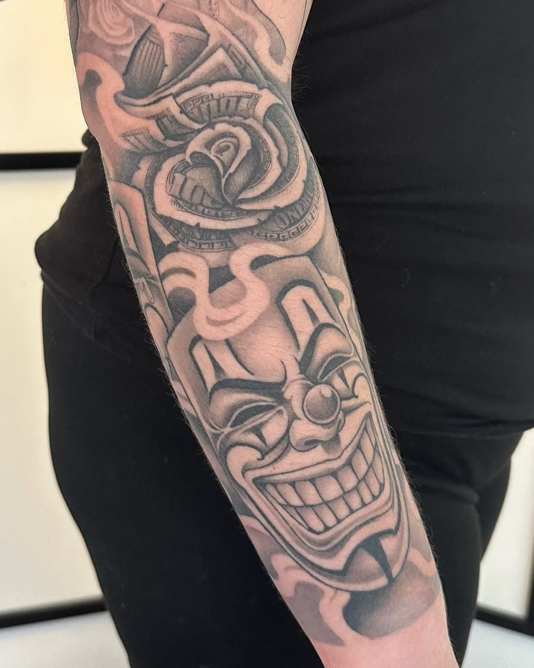 Healed piece on Sasha, thanks again 🤙
.
.
.
.
.
#tattoos #chicanotattoo #manchestertattoos #blackandgreytattoo #rosetattoo #dollarrose #realistictattoo